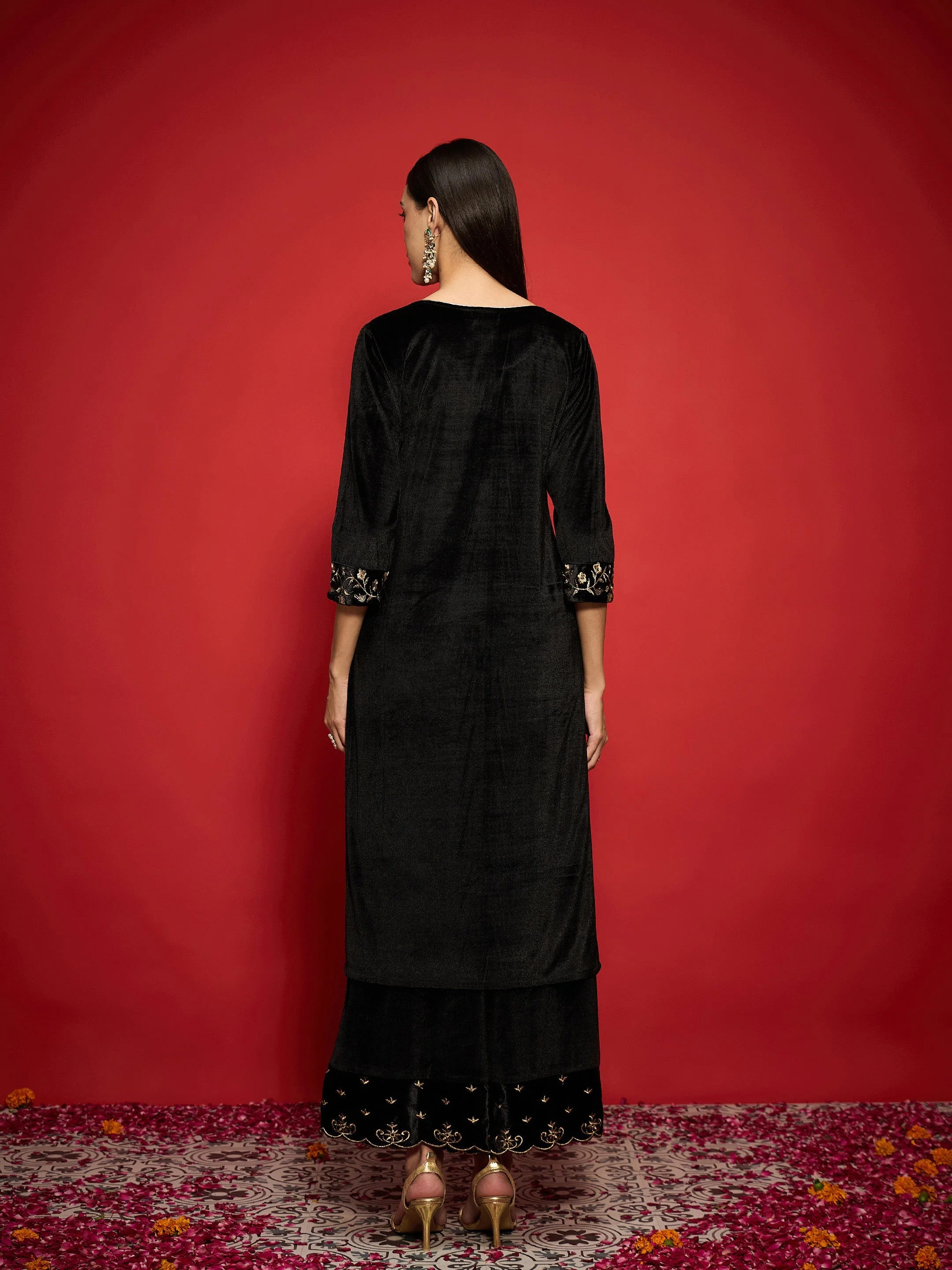 Women Black Velvet Zari Embroidered Round Neck Straight Kurta - Image 5