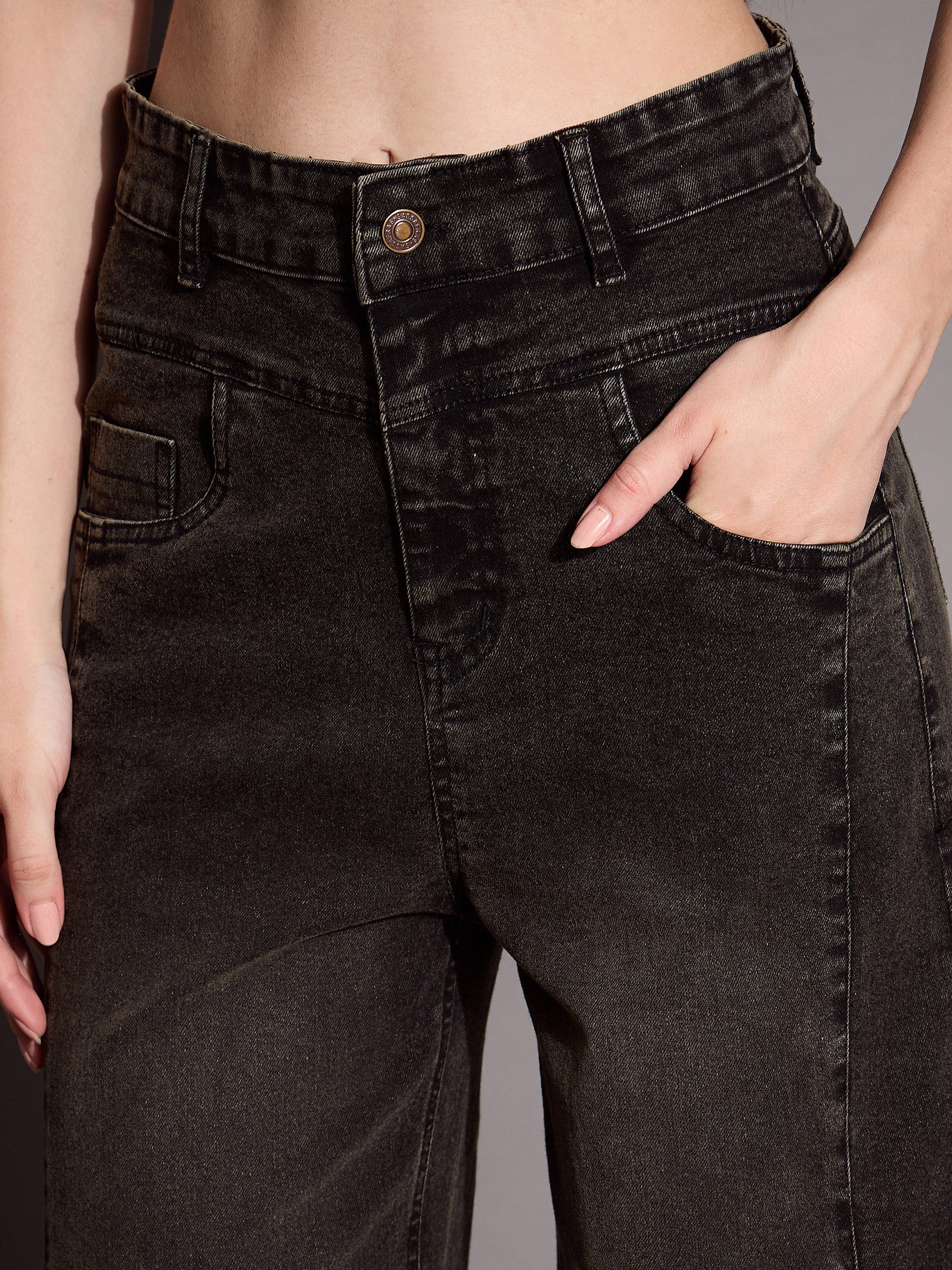 Women Black Wash Front Seam Straight Fit Jeans - Image 4