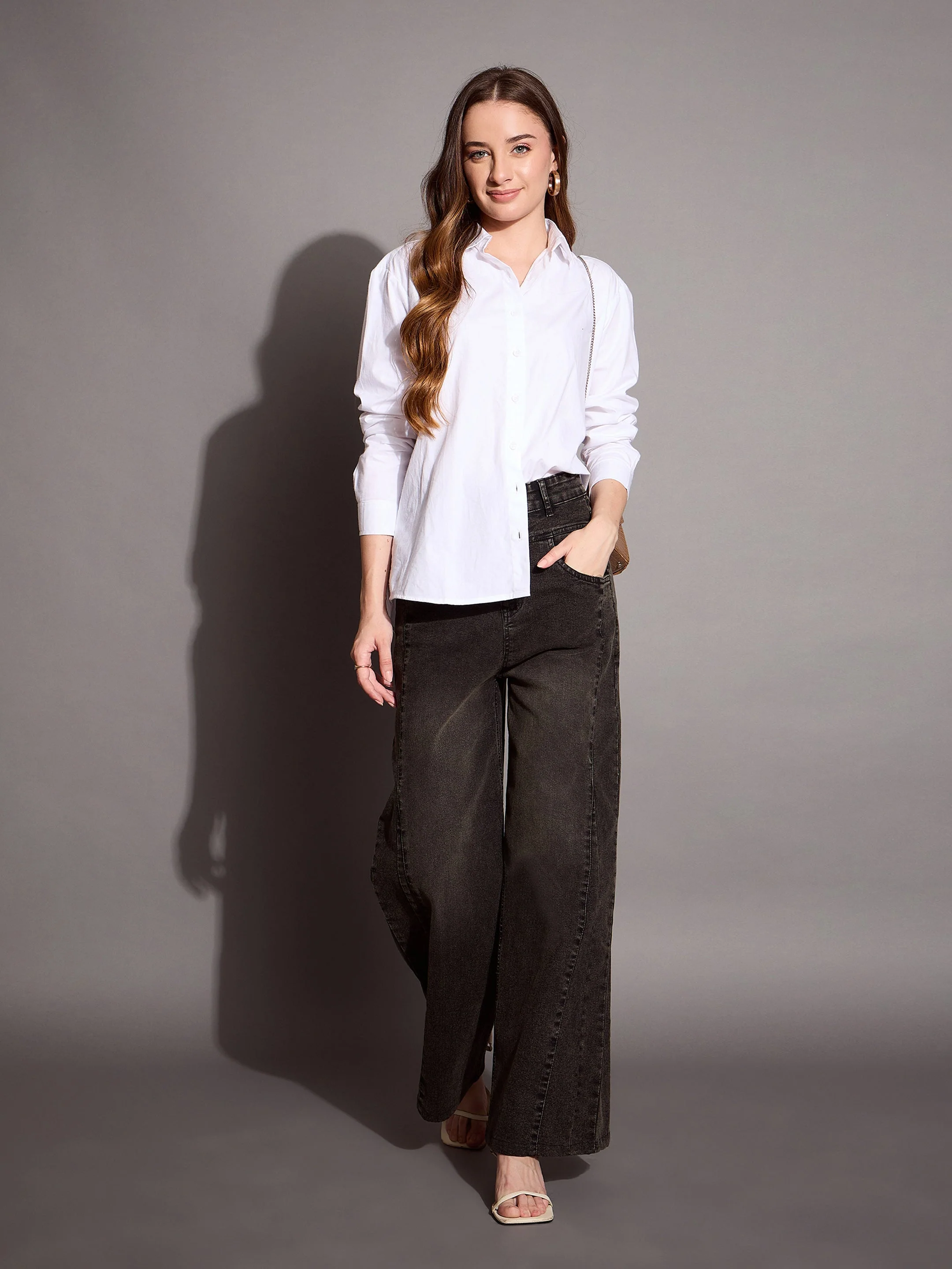 Women Black Wash Front Seam Straight Fit Jeans - Image 6