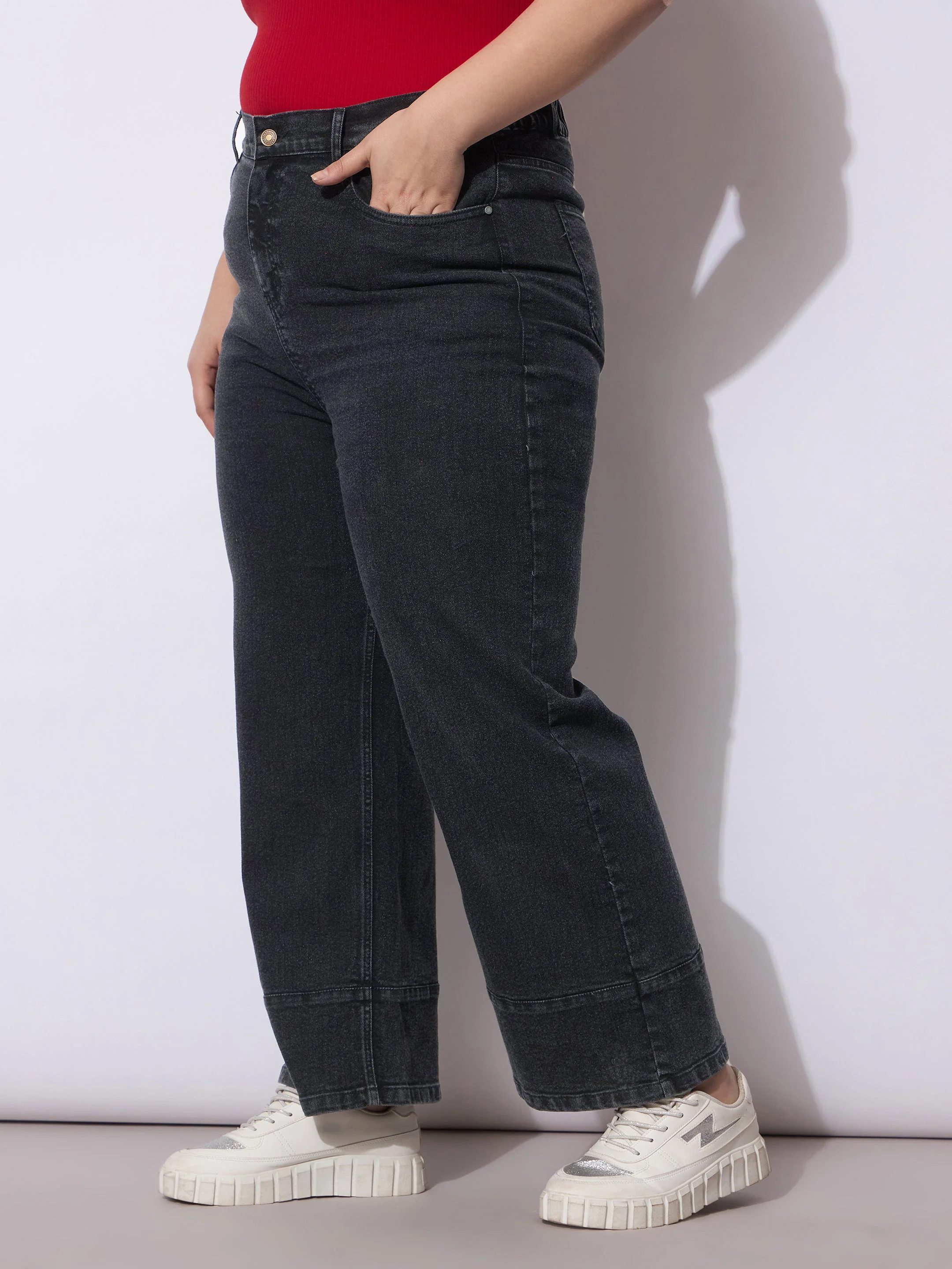 Women Black Wash Hem Seam Straight Fit Jeans - Image 3