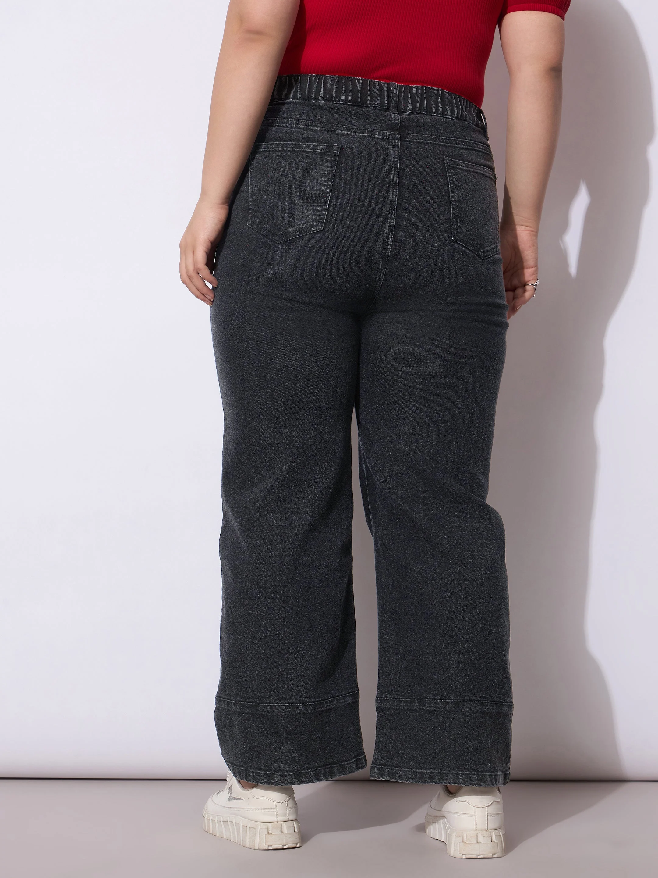 Women Black Wash Hem Seam Straight Fit Jeans - Image 5