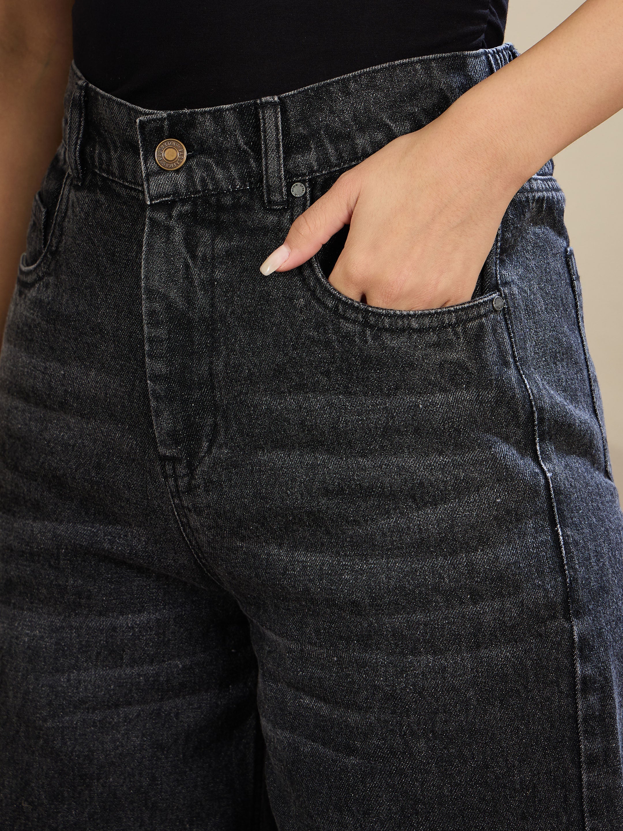 Women Black Wash High Waist Straight Fit Jeans - Image 4