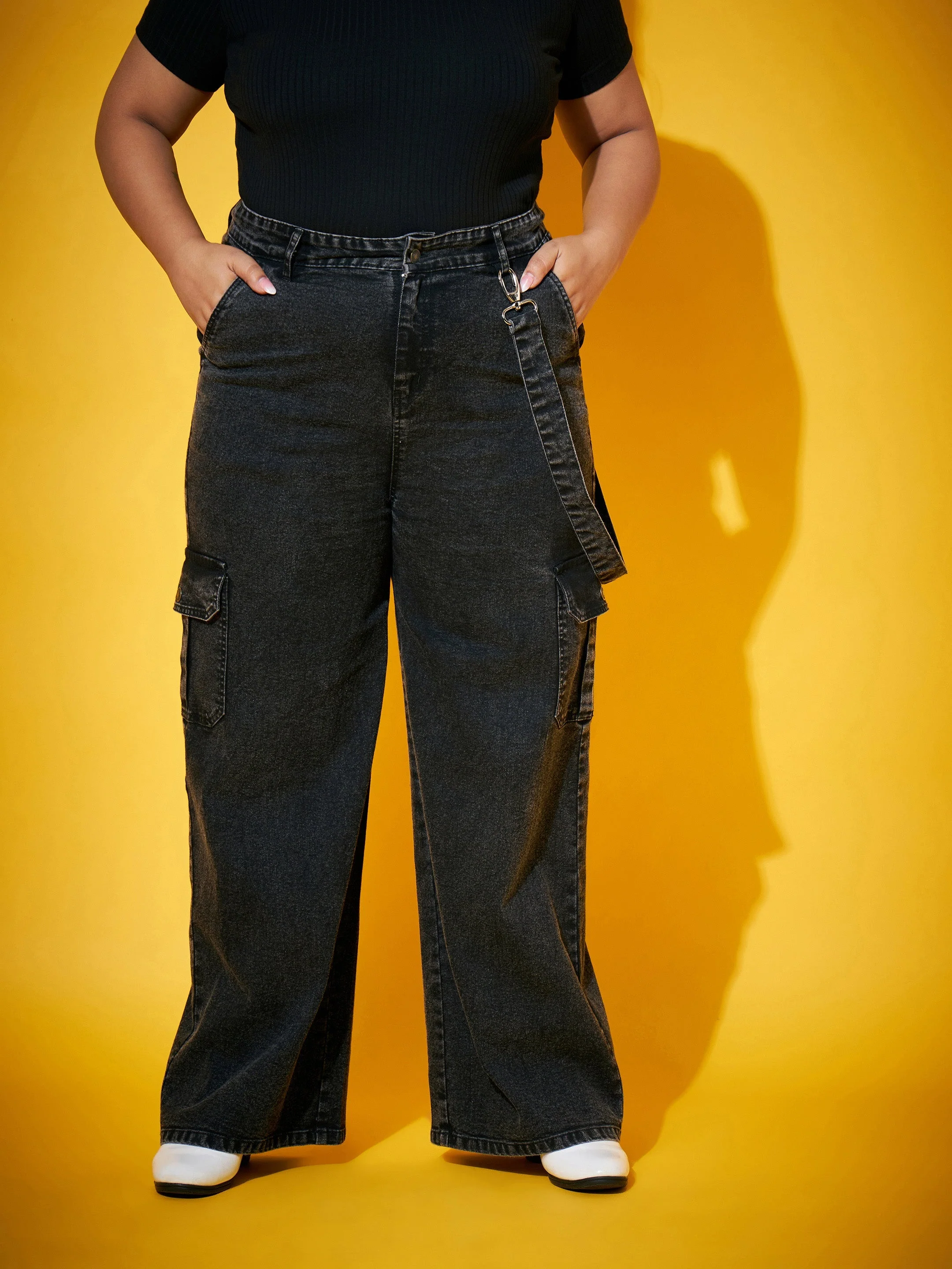 Women Black Wash Side Patch Pocket Jeans - Image 2