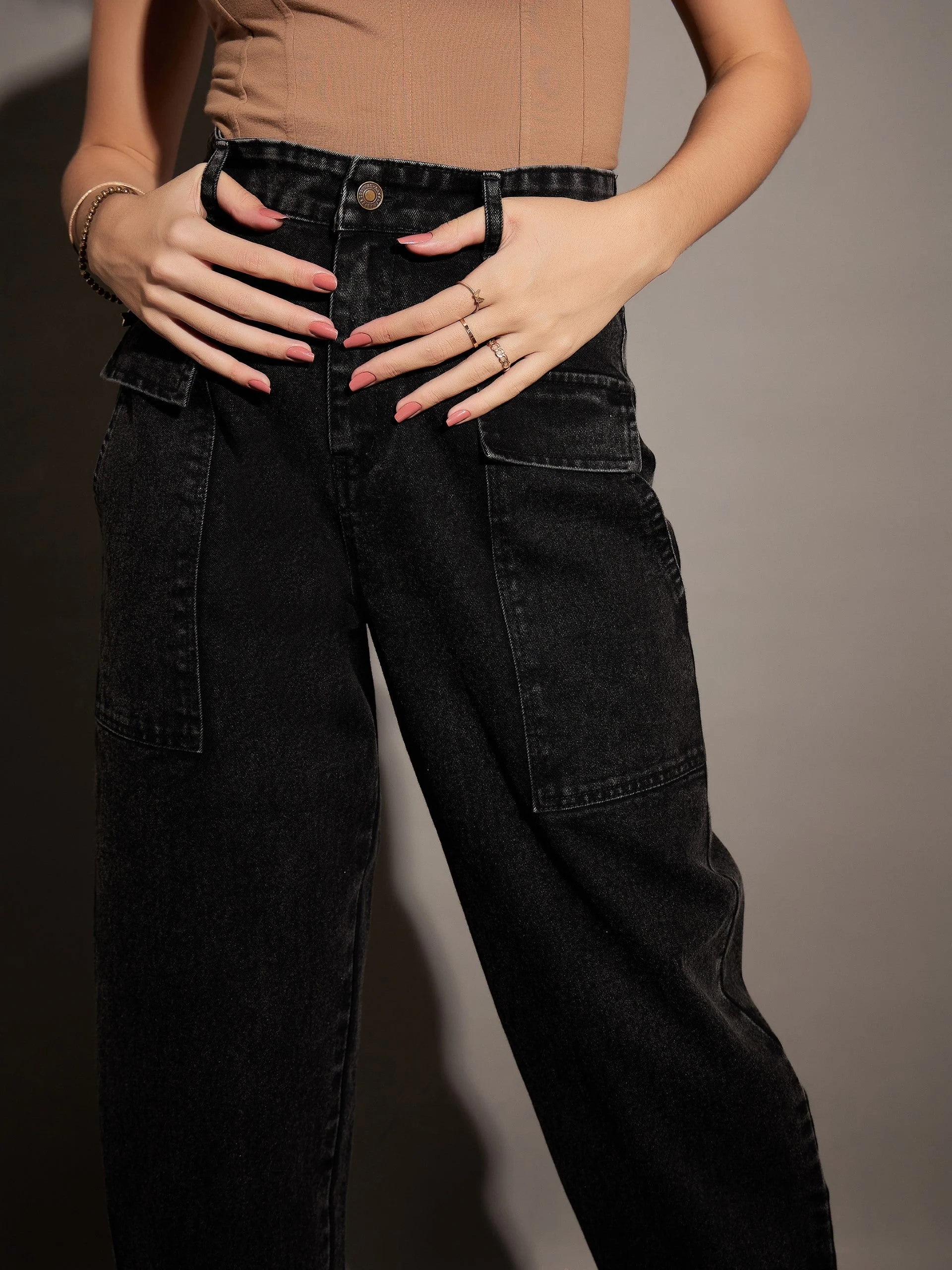 Women Black Washed Balloon Fit Jeans - Image 4