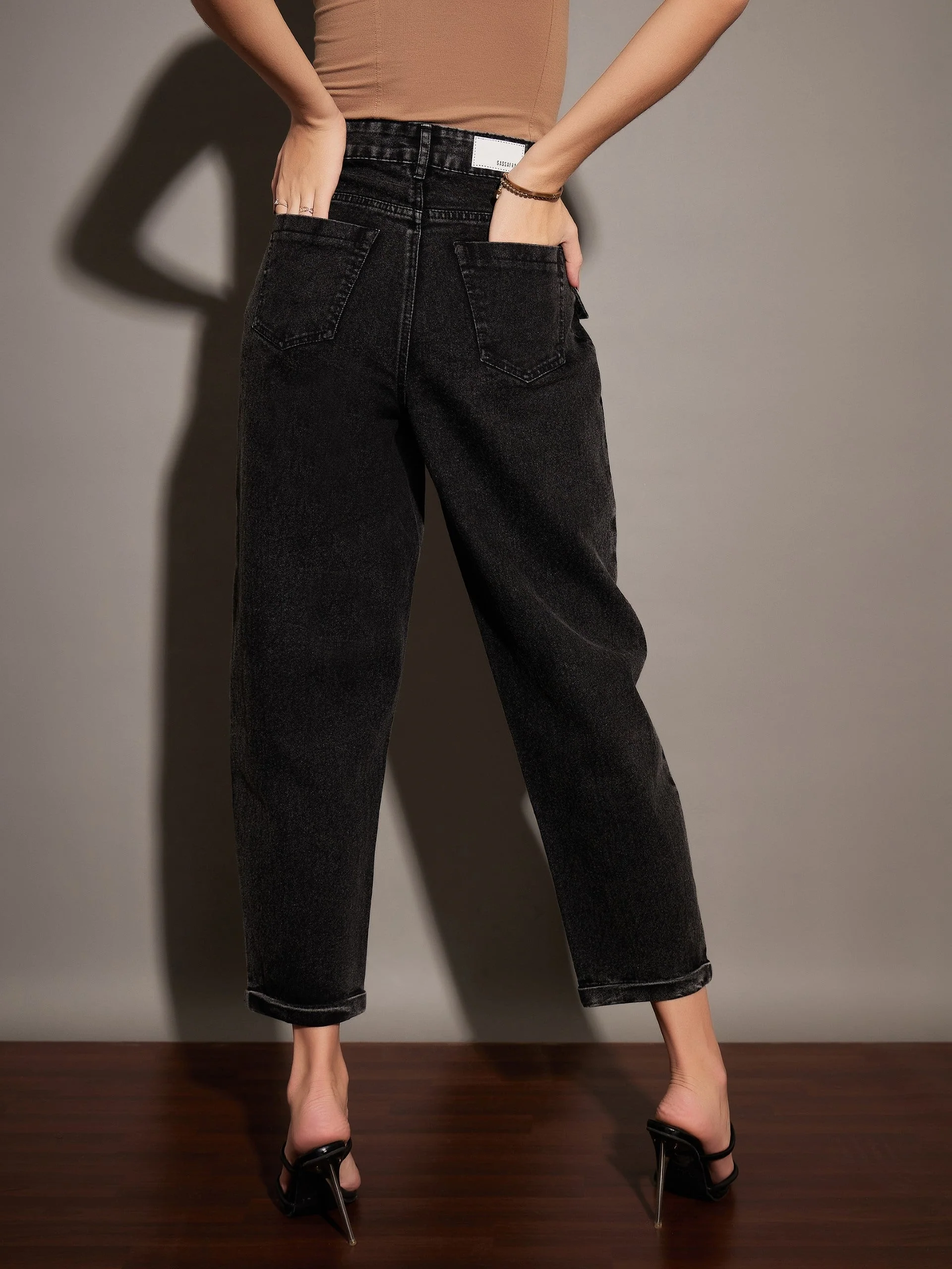 Women Black Washed Balloon Fit Jeans - Image 5