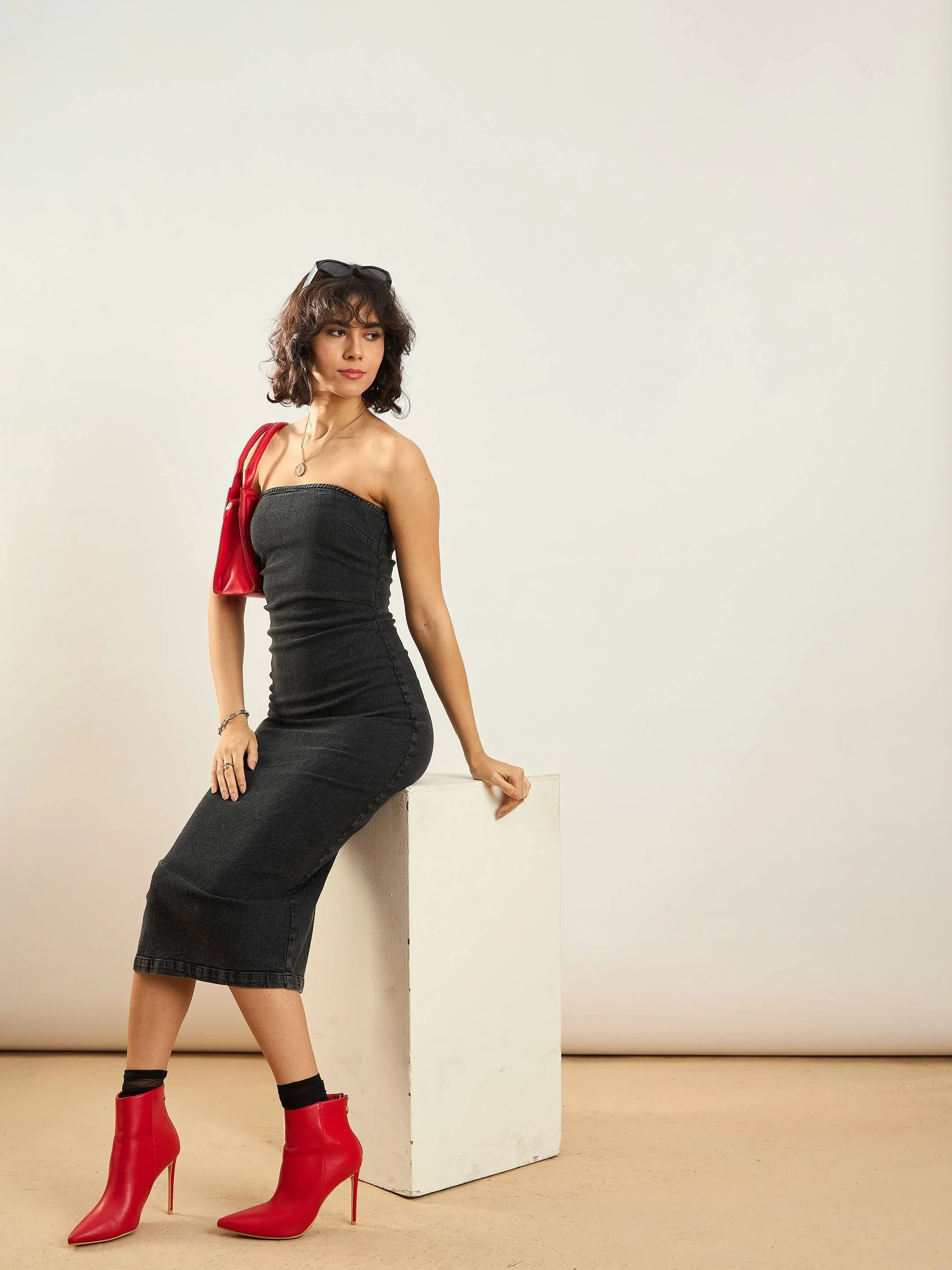Women Black Washed Denim Tube Dress - Image 4
