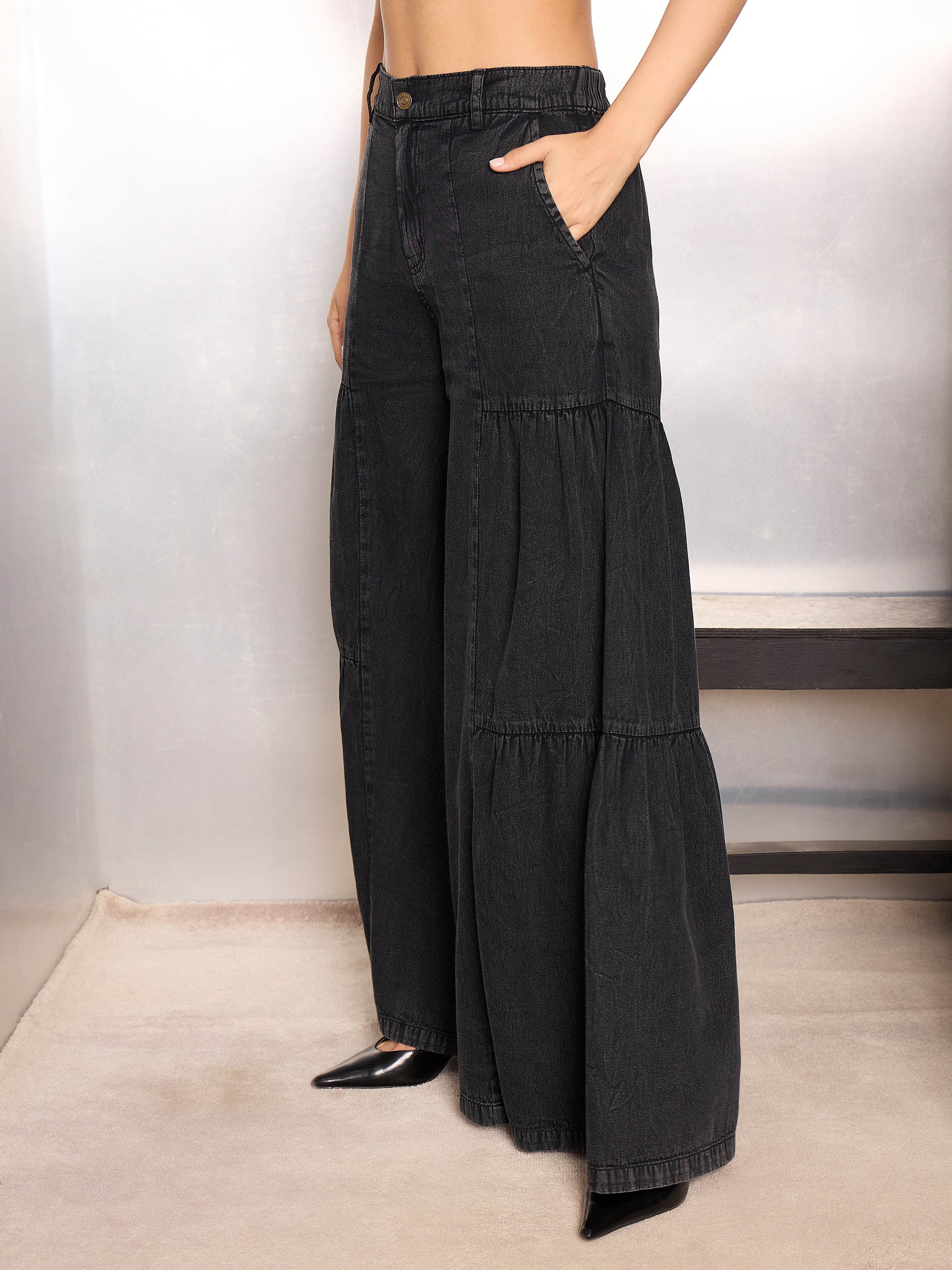 Women Black Washed Gathered Front Flared Jeans - Image 3