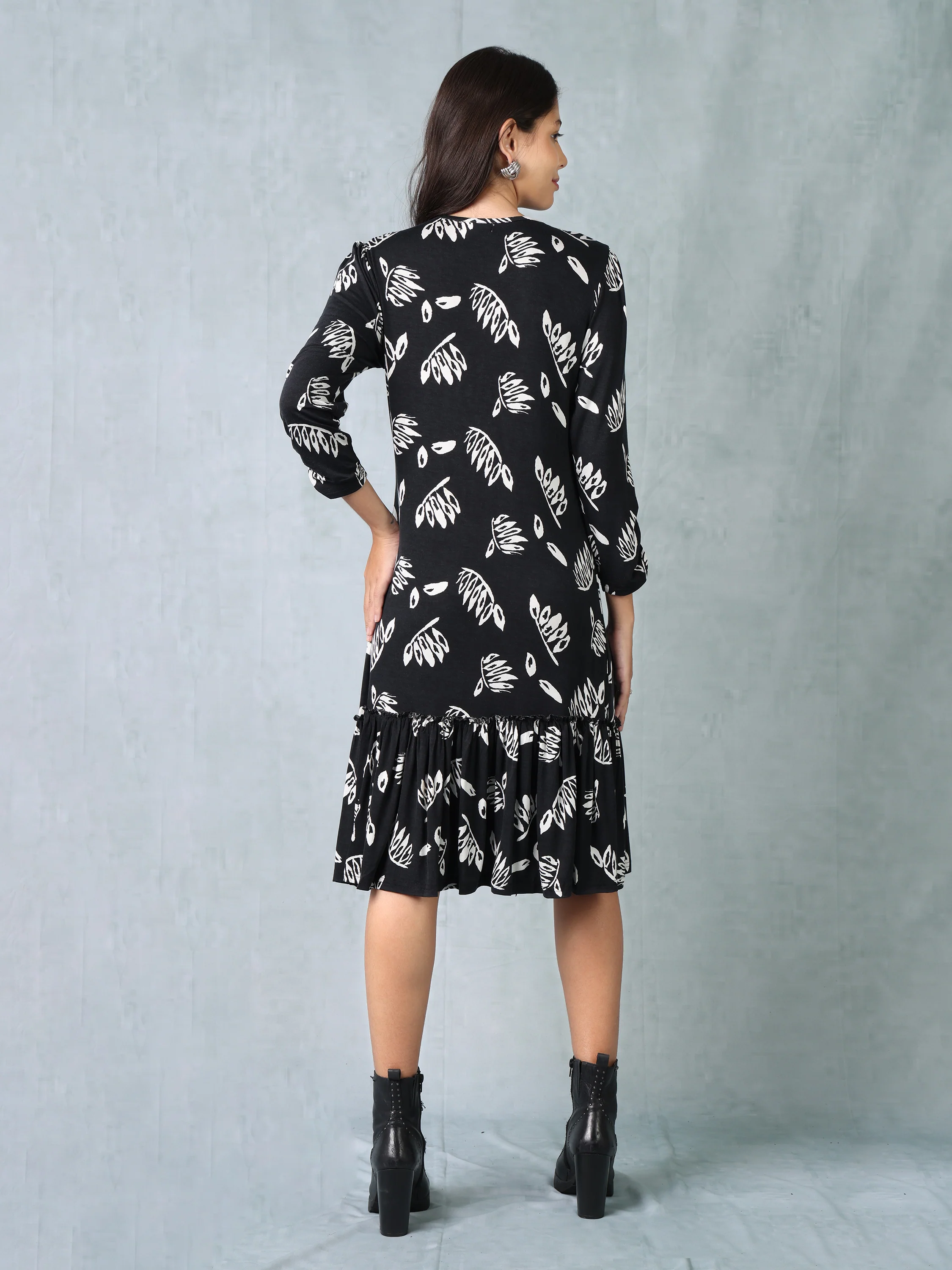 Women Black & White Printed Comfort Fit Dress - Image 3