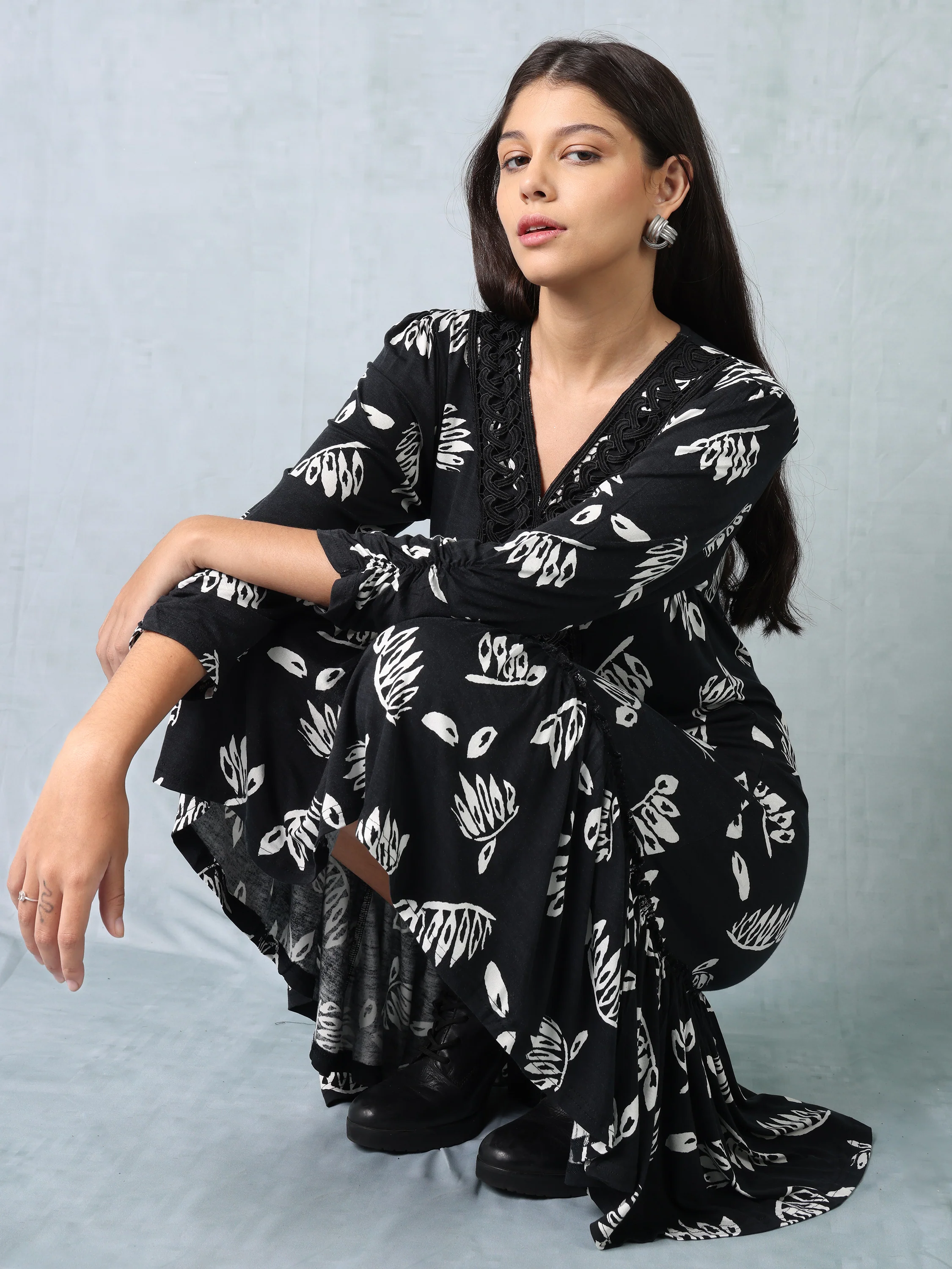 Women Black & White Printed Comfort Fit Dress - Image 4