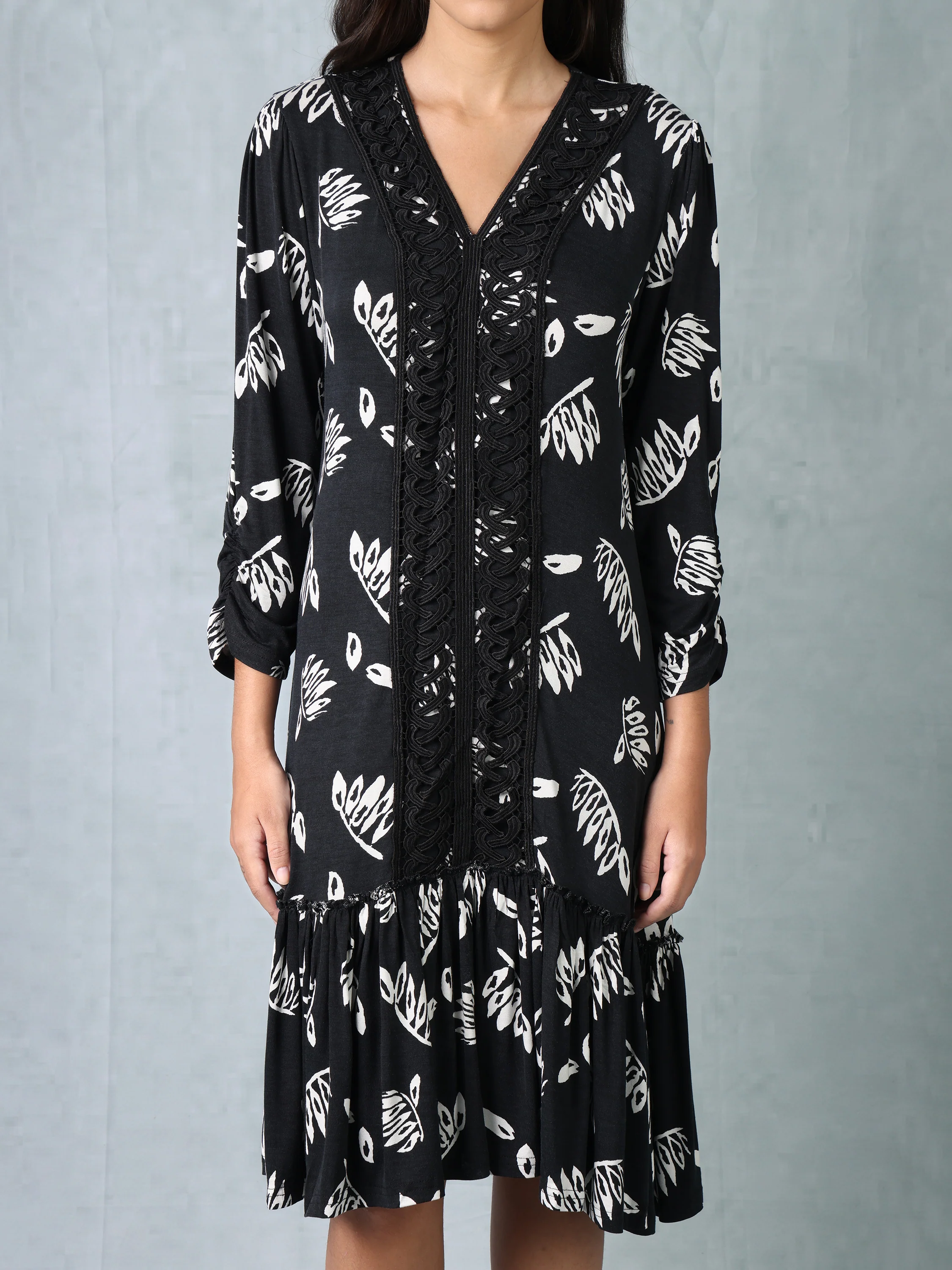 Women Black & White Printed Comfort Fit Dress - Image 6