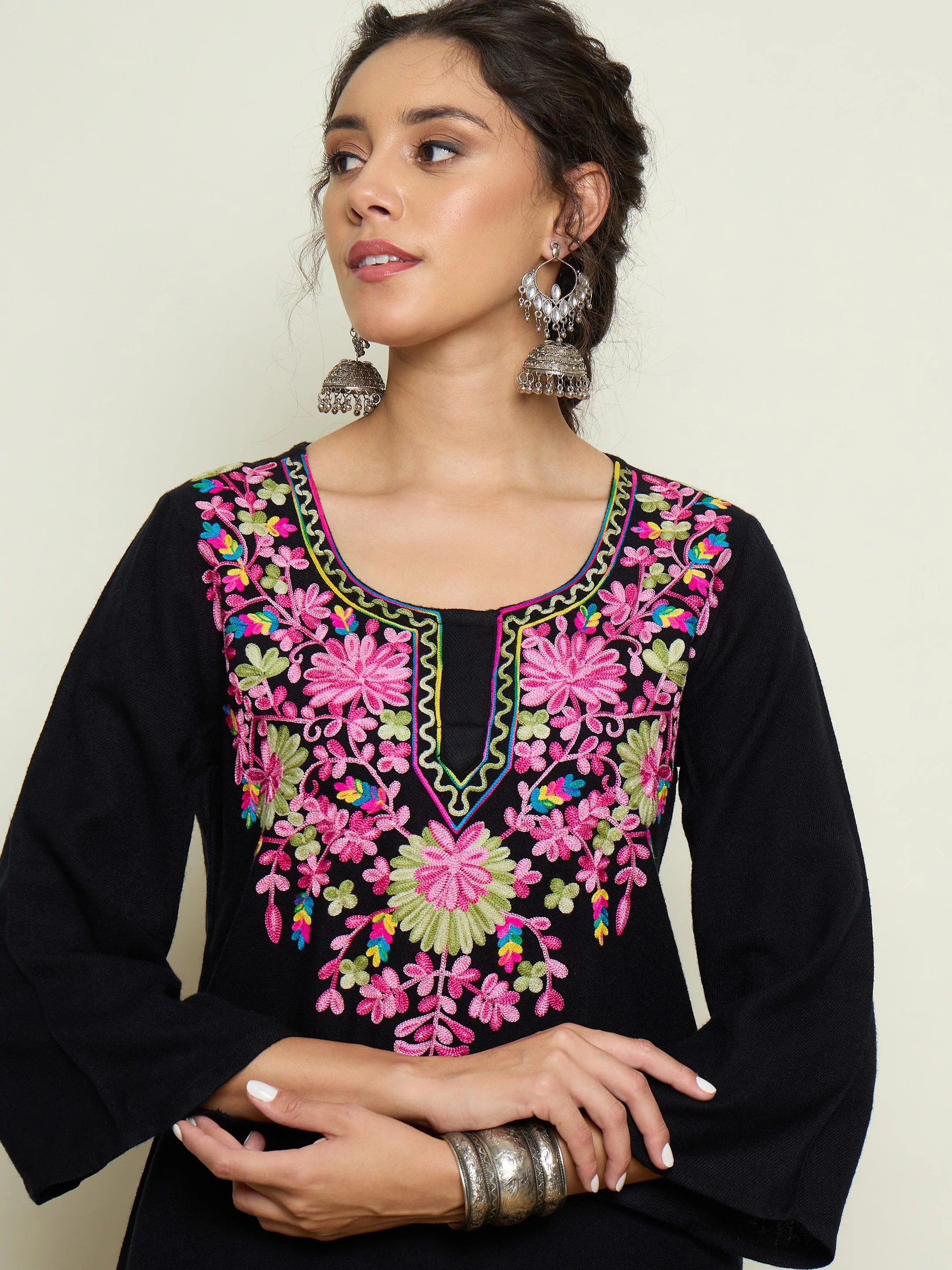 Women Black Woollen Embroidered Round Neck Short Kurta With Pencil Pants - Image 4