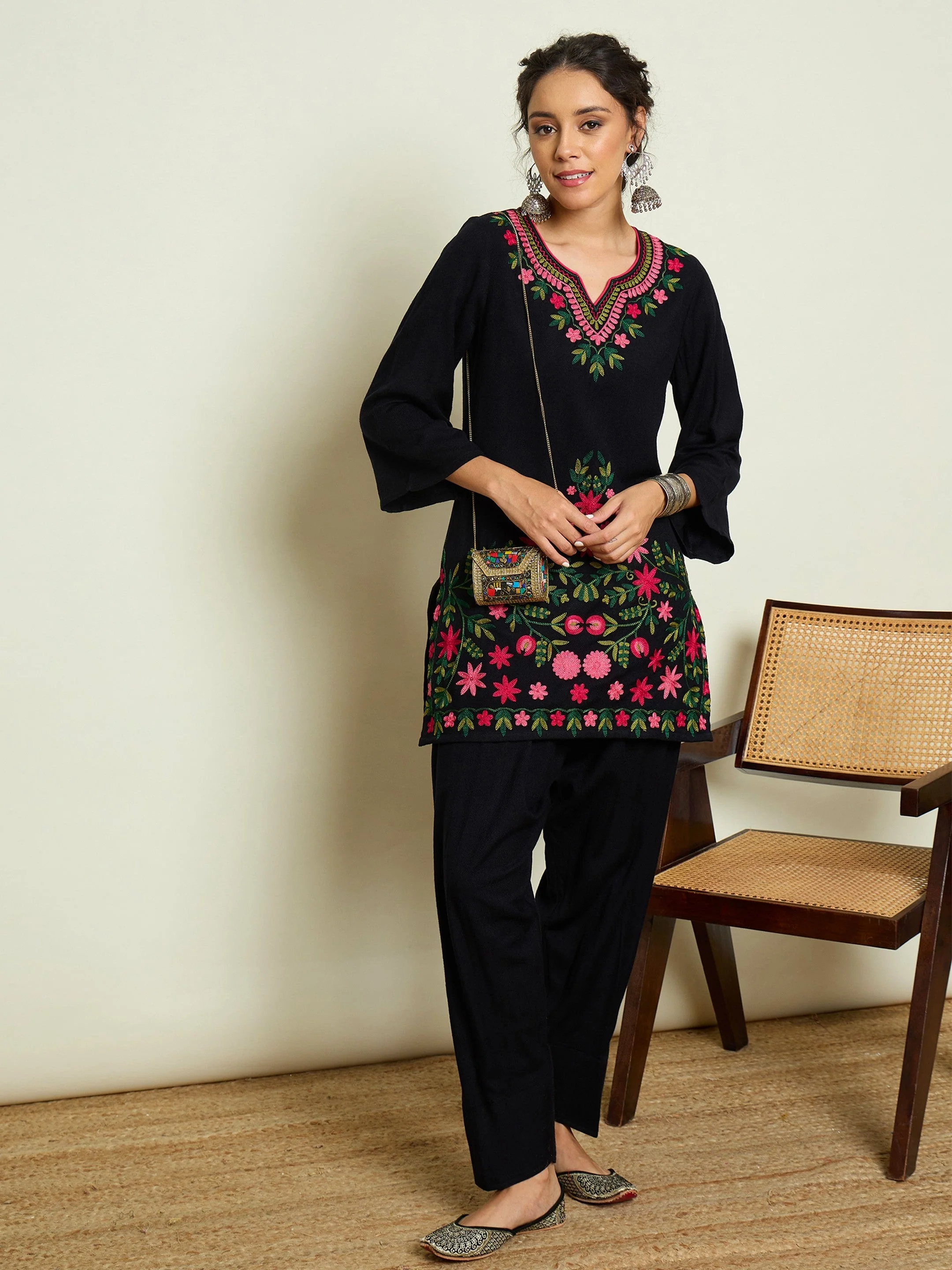 Women Black Woollen Embroidered Sweetheart Short Kurta With Farshi Salwar - Image 2
