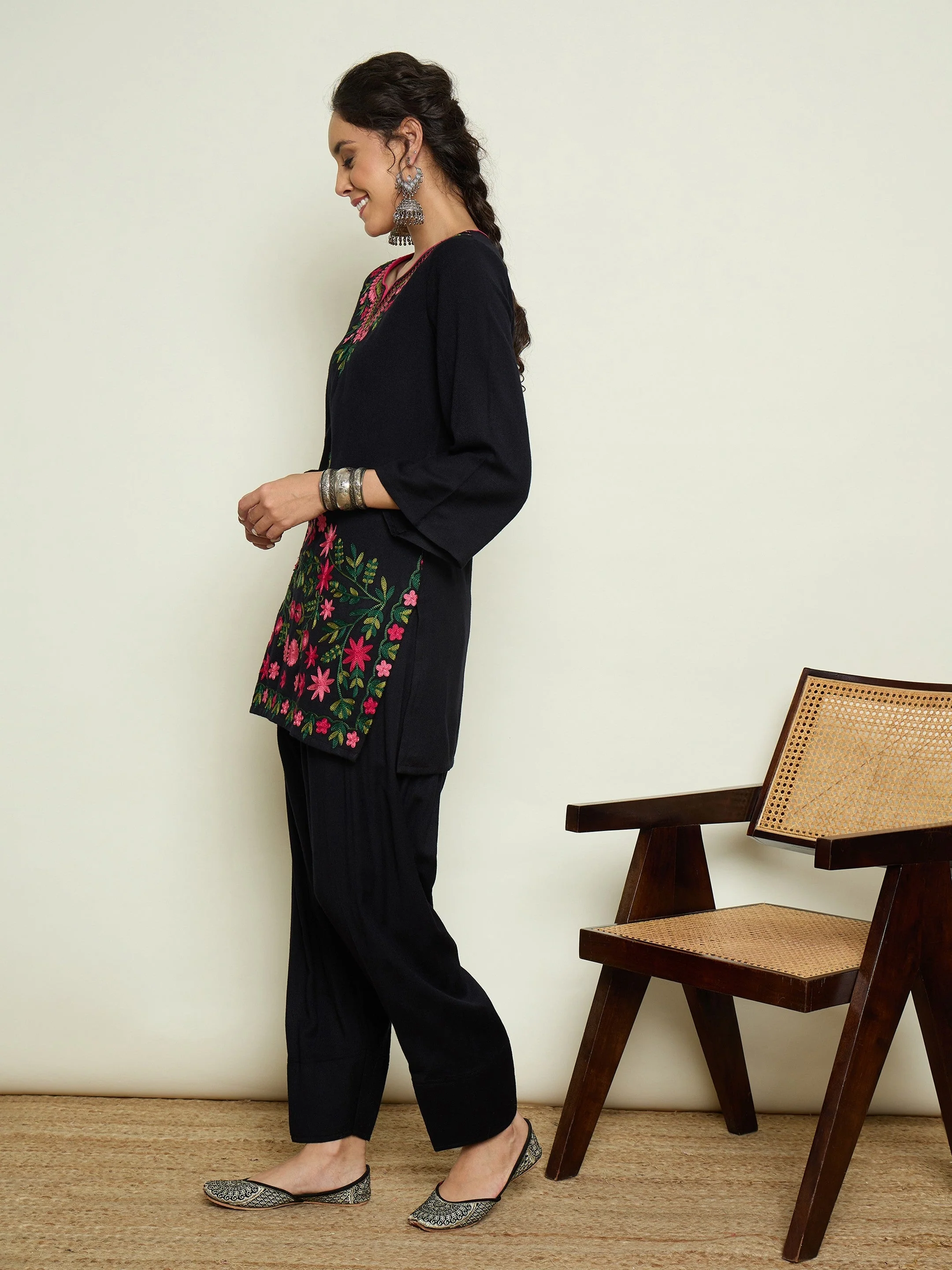 Women Black Woollen Embroidered Sweetheart Short Kurta With Farshi Salwar - Image 3