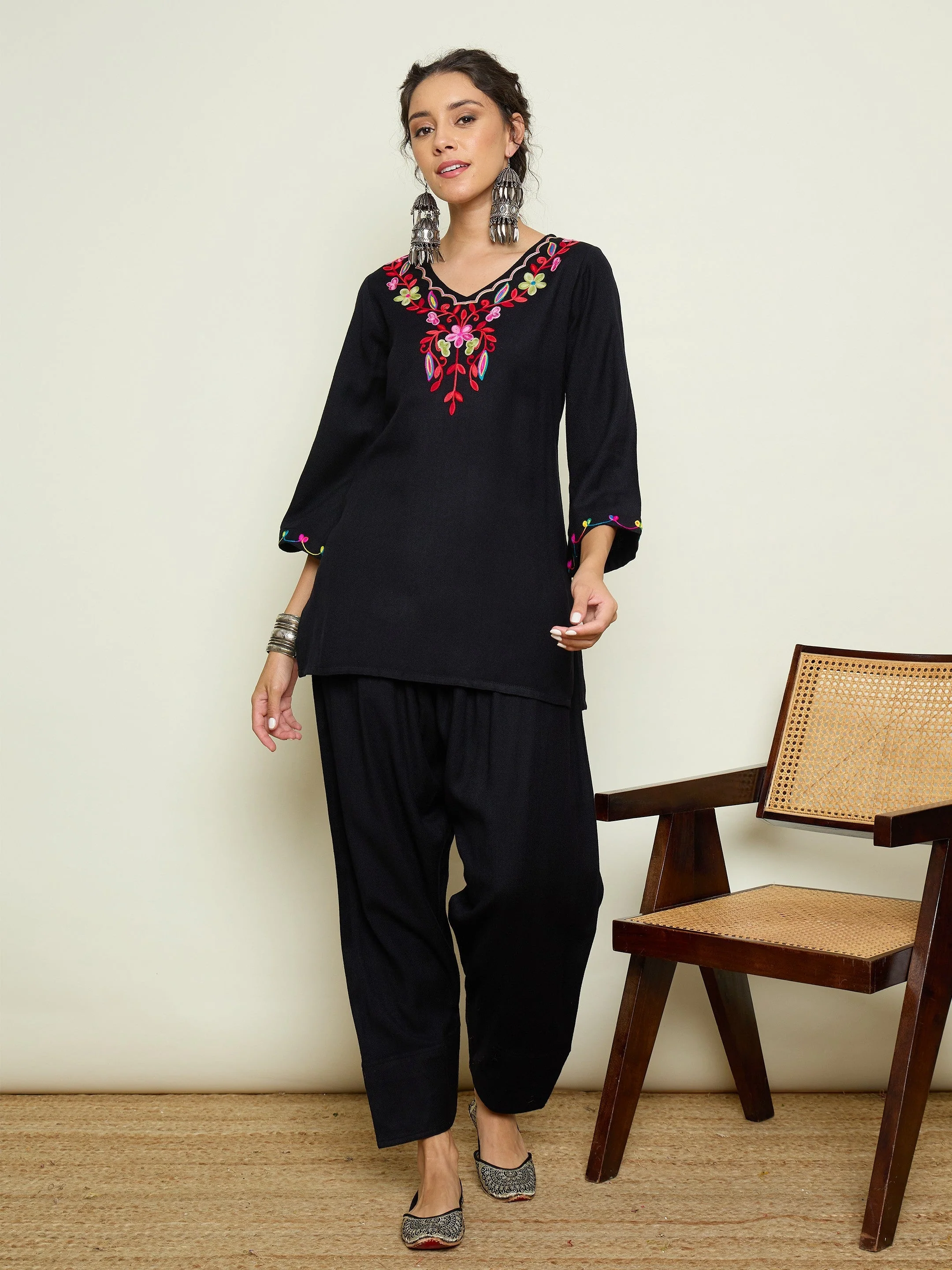 Women Black Woollen Embroidered V-Neck Short Kurta With Farshi Salwar - Image 2