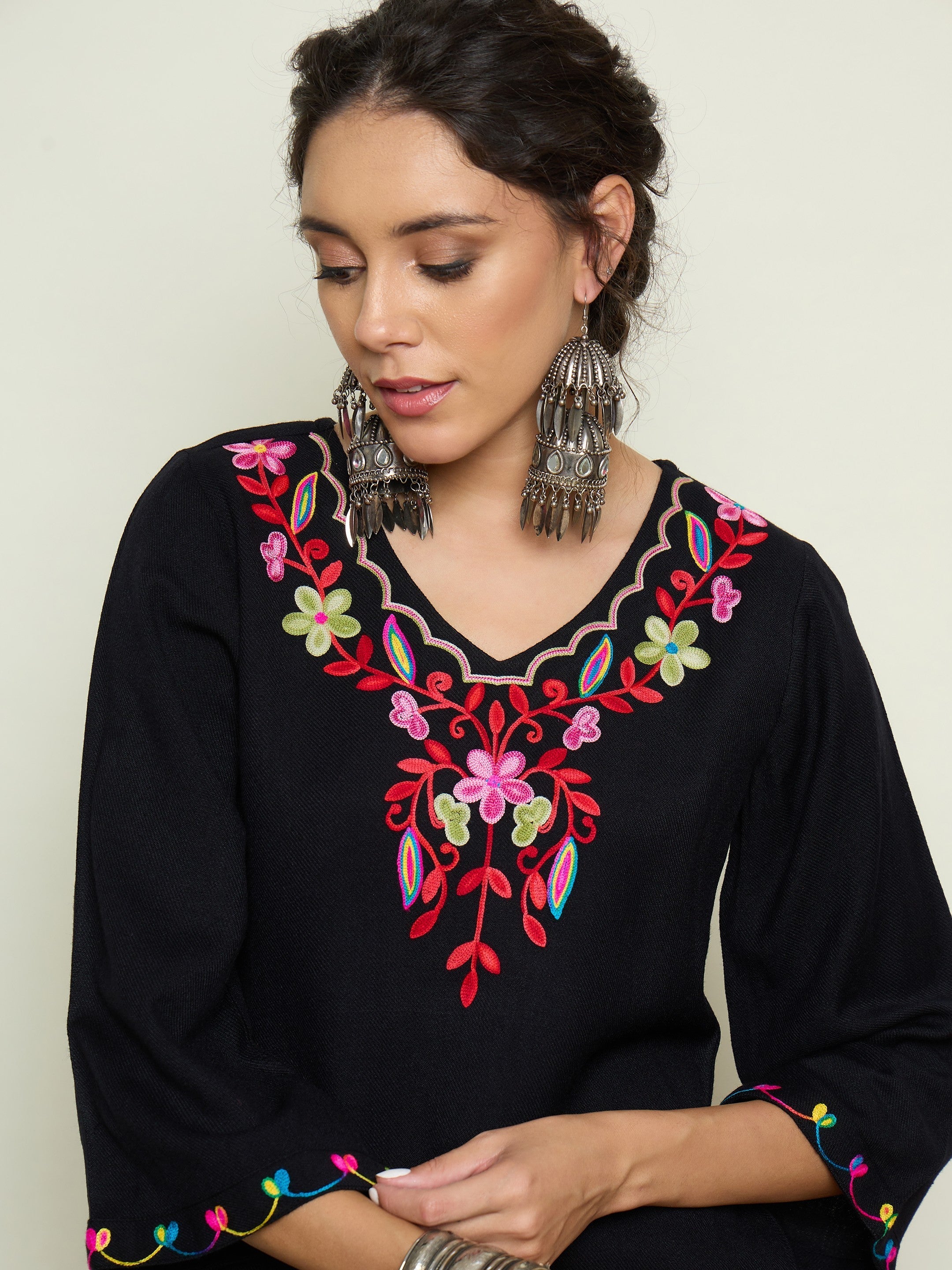 Women Black Woollen Embroidered V-Neck Short Kurta With Farshi Salwar - Image 4