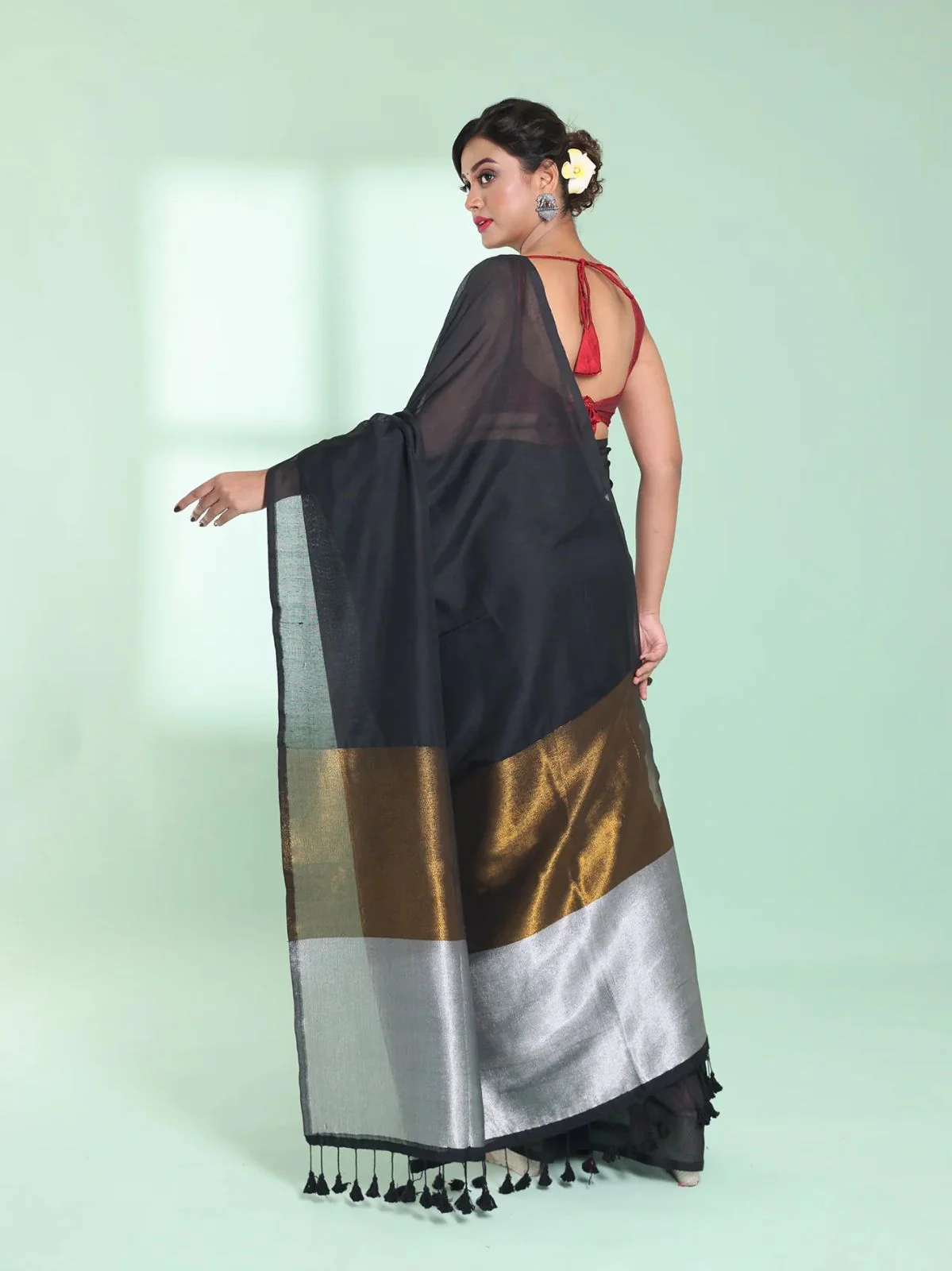 Women Black Zari Border Solid Cotton Saree - Image 4