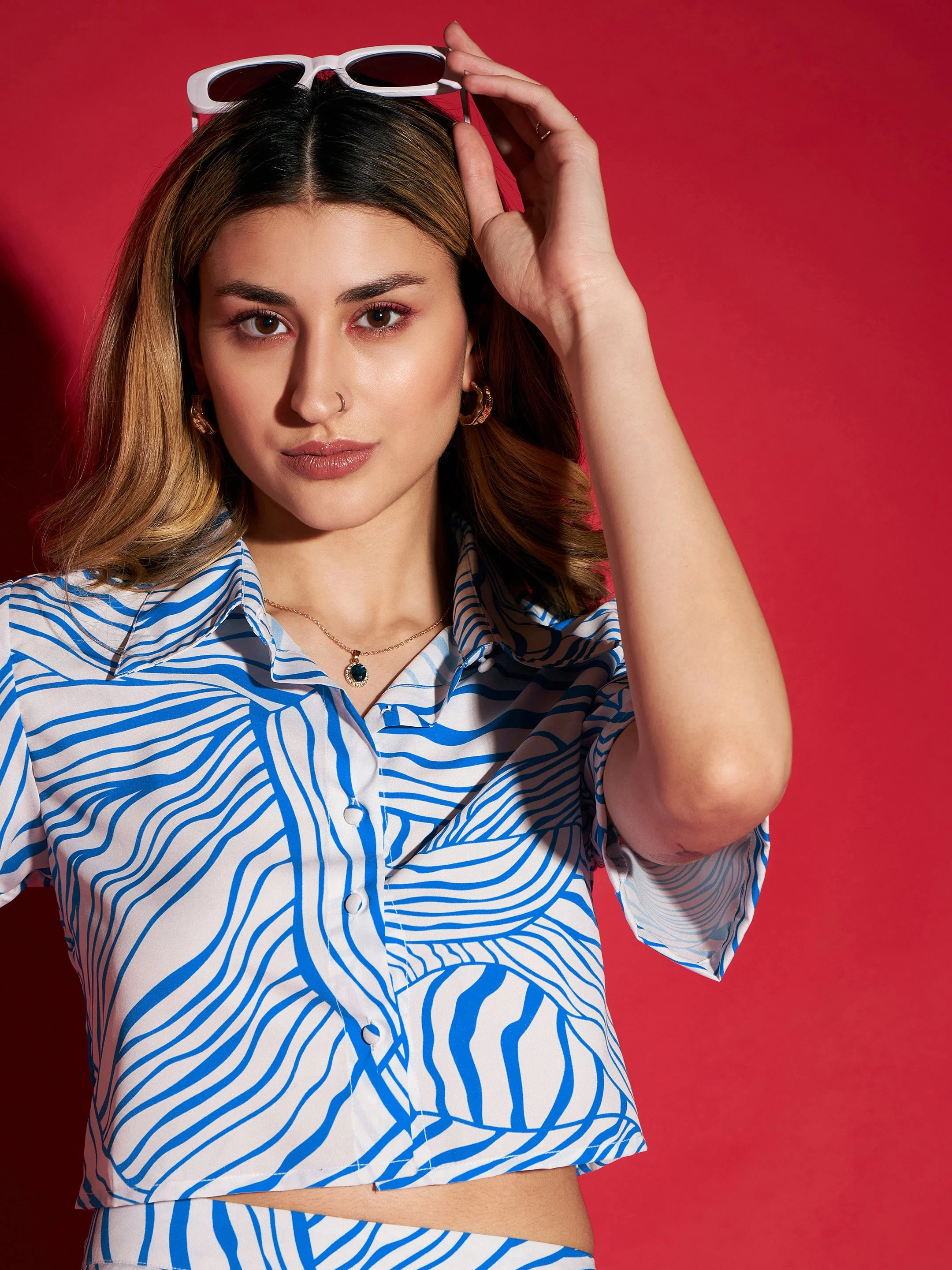Women Blue Abstract Printed Crop Shirt With Straight Pants - Image 4