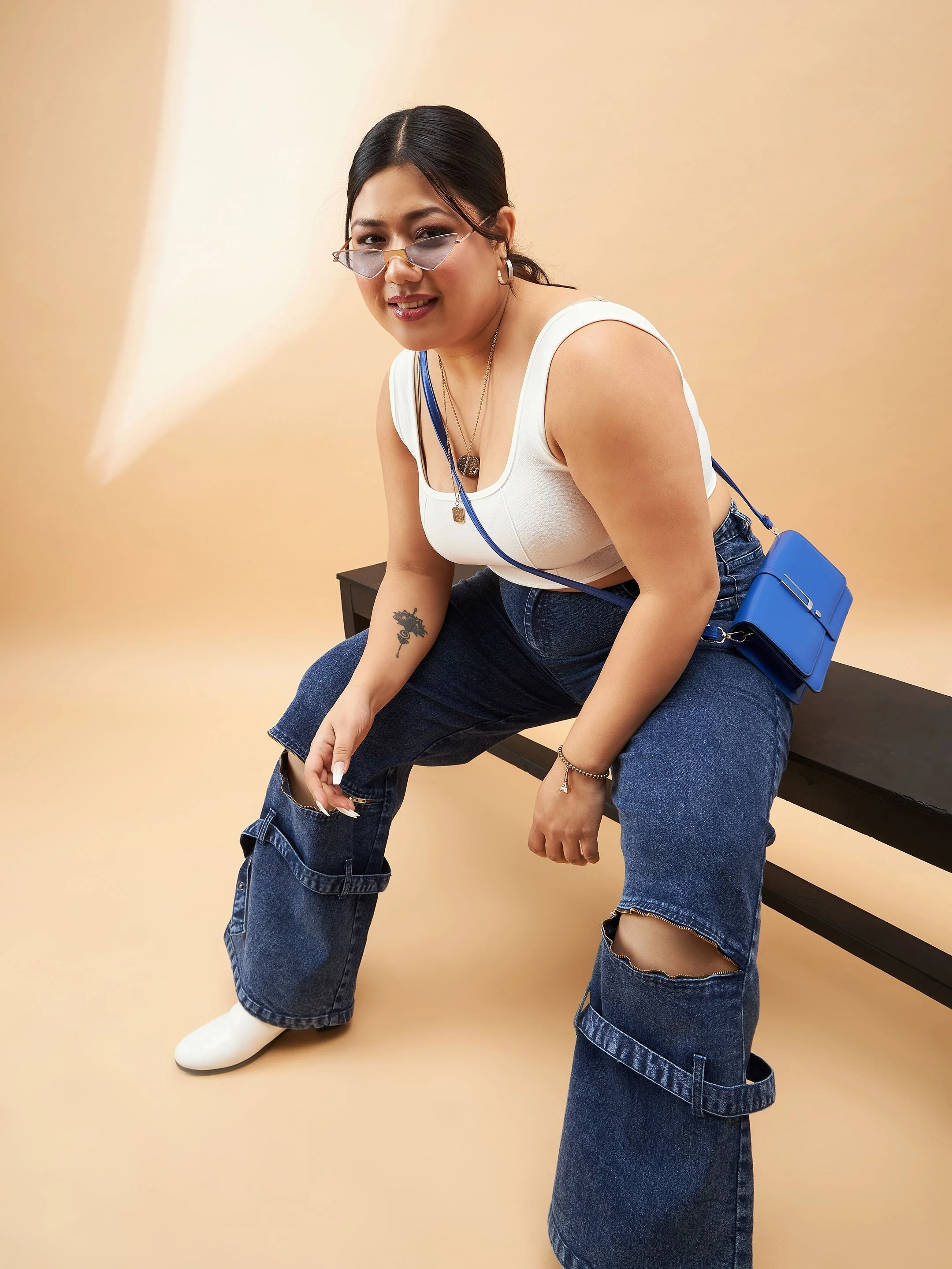 Women Blue Acid Wash Hem Zipper Detail Straight Jeans - Image 2