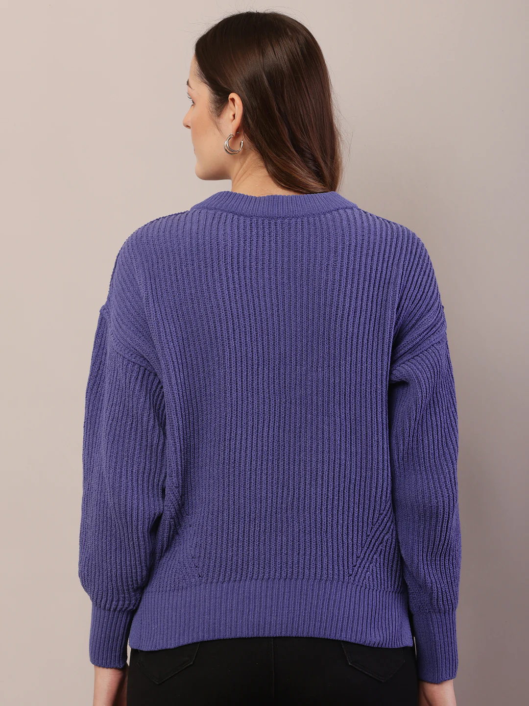 Women blue acrylic knitted v-neck sweater - Image 4