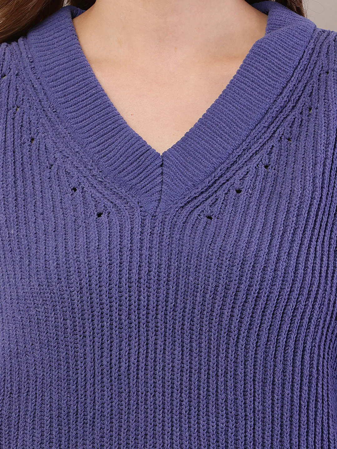 Women blue acrylic knitted v-neck sweater - Image 5