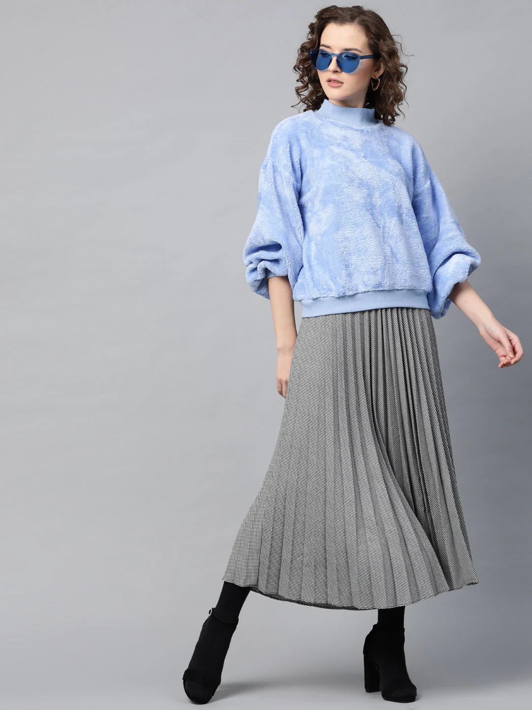 Women Blue Balloon Sleeve Faux Fur Sweatshirt - Image 4