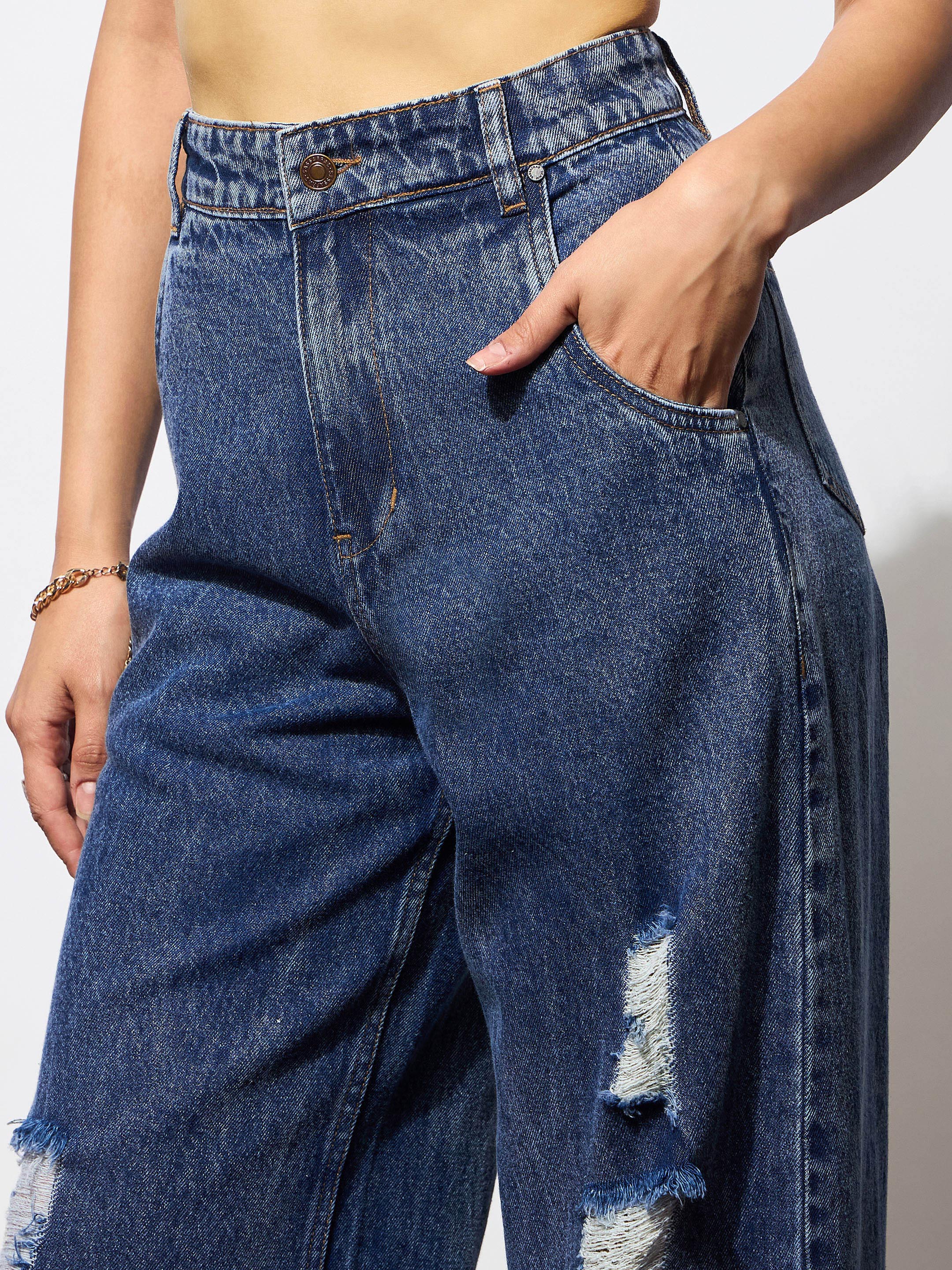Women Blue Blast Heavy Distressed Straight Frayed Jeans - Image 4