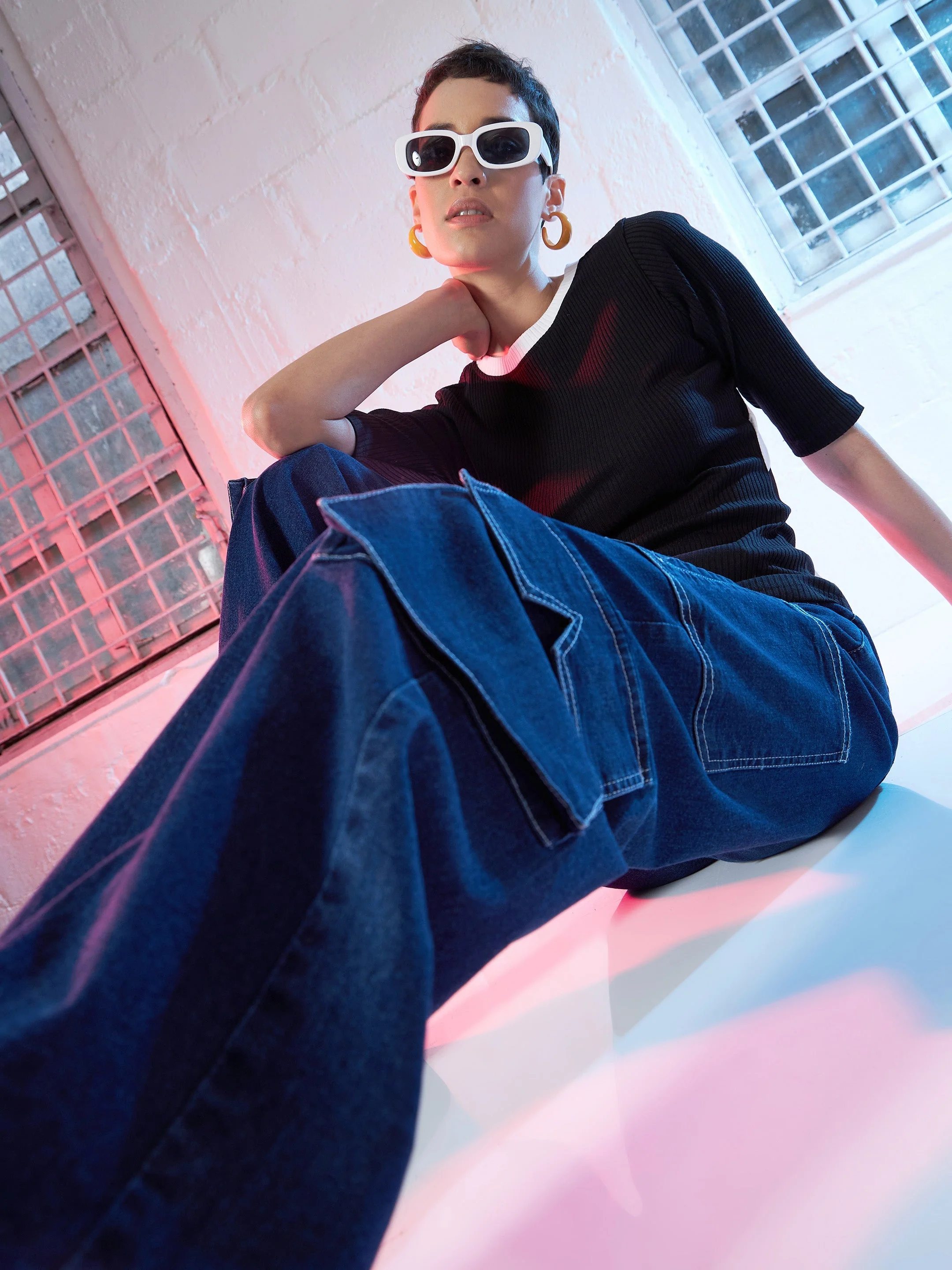 Women Blue Boxy Pockets Cargo Jeans - Image 3