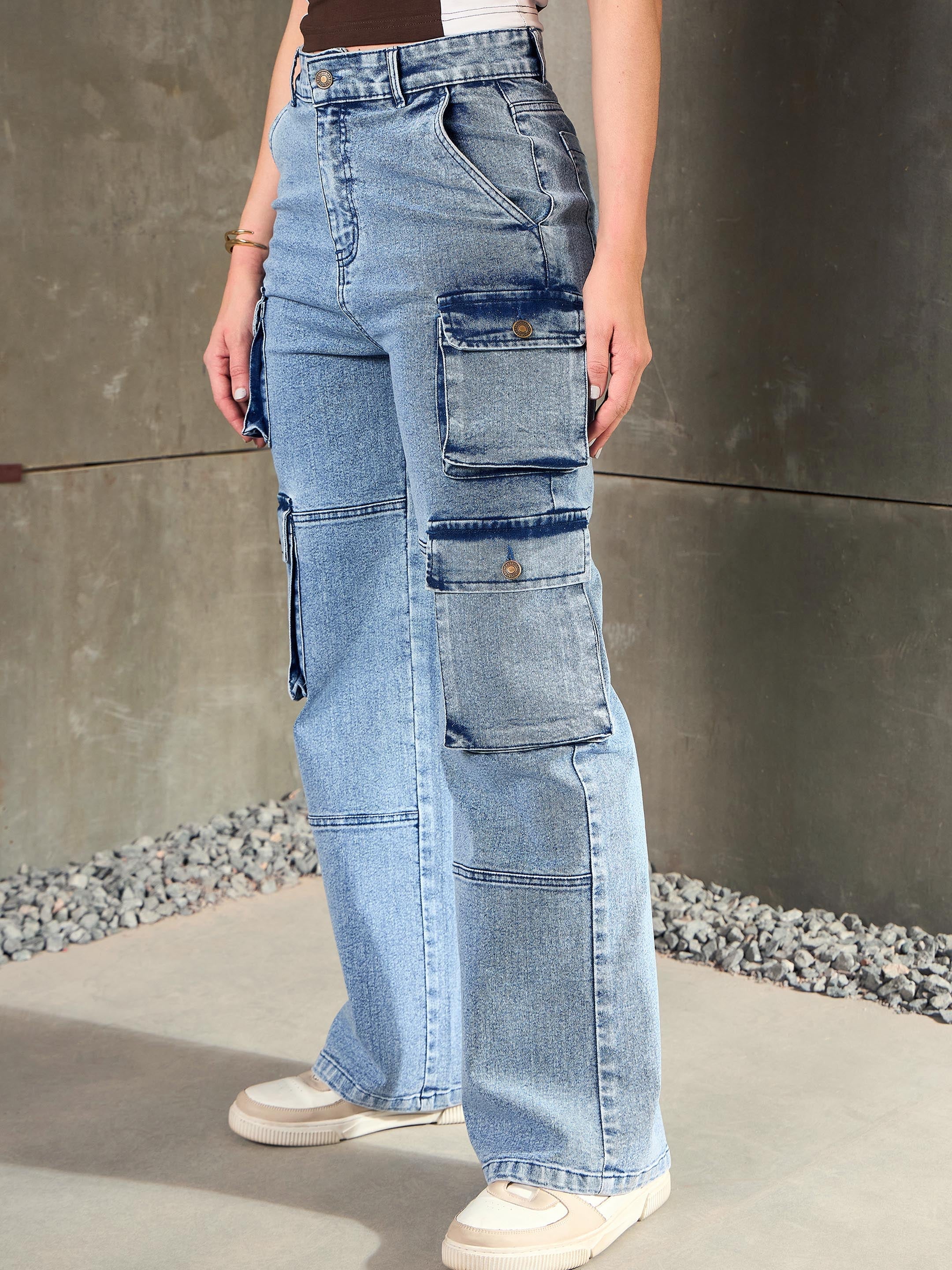 Women Blue Cargo Pockets Jeans - Image 3