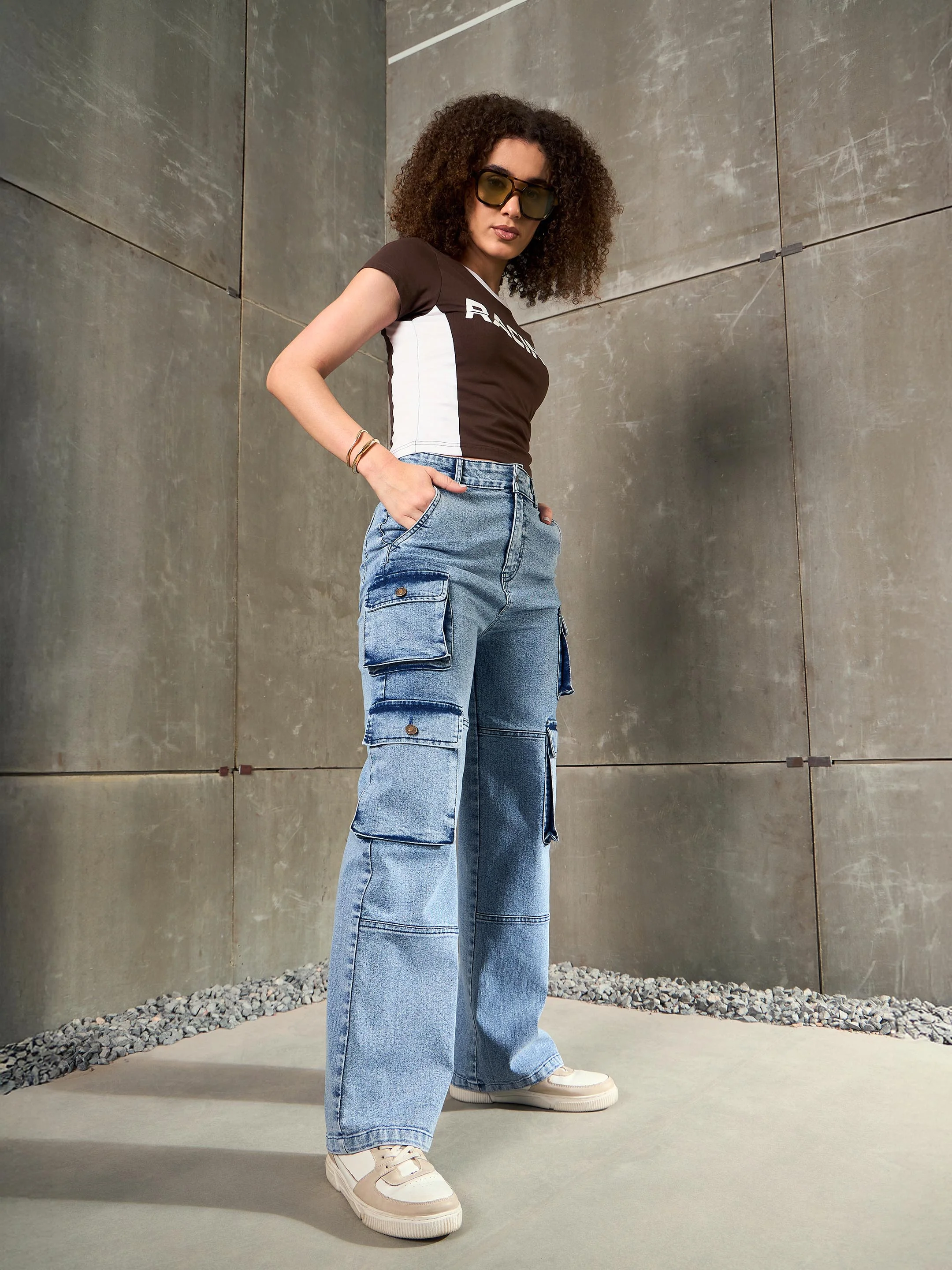Women Blue Cargo Pockets Jeans - Image 6