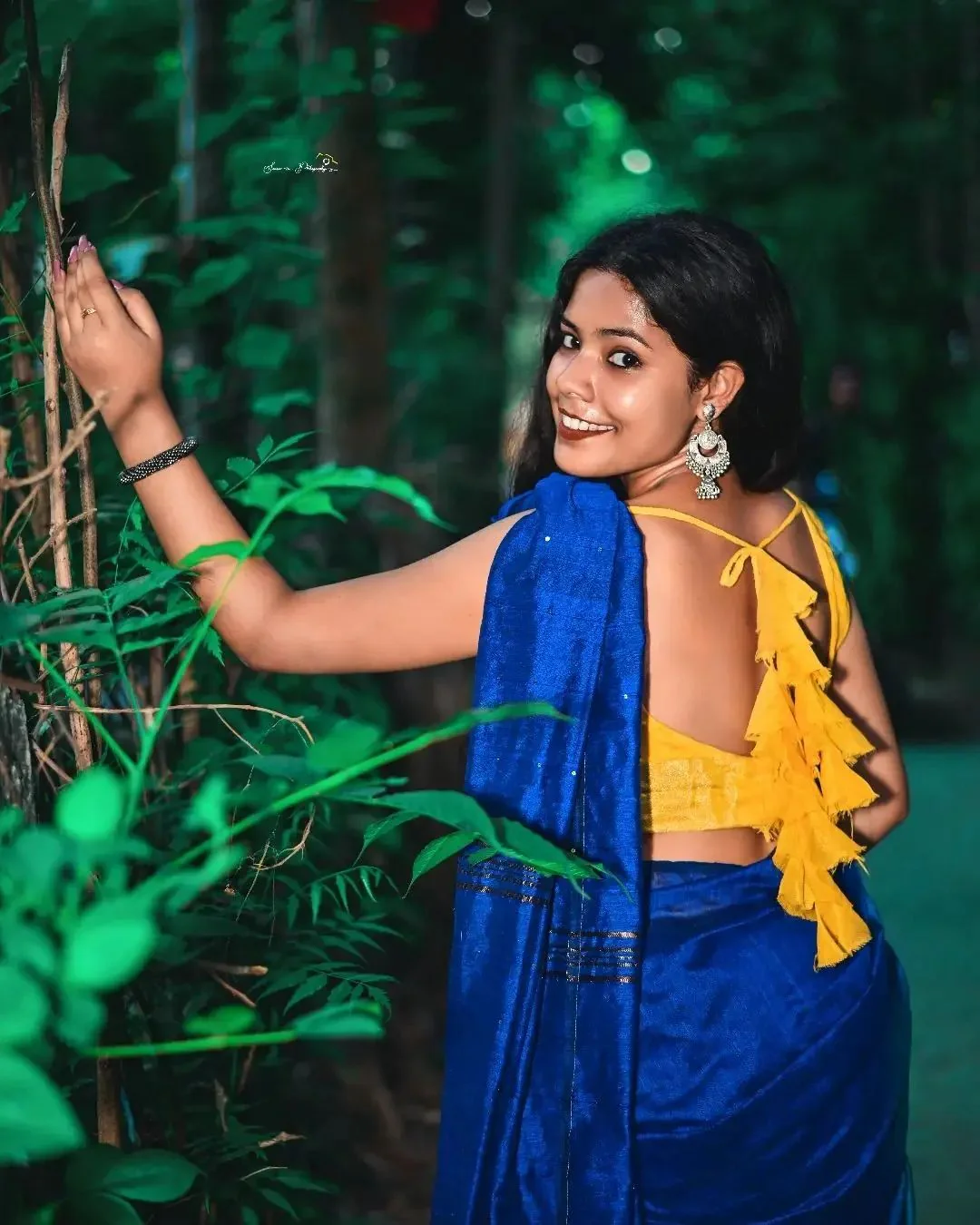 Women Blue Cotton Sil Sequence Saree - Image 2