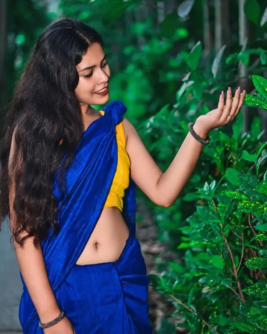 Women Blue Cotton Sil Sequence Saree - Image 3