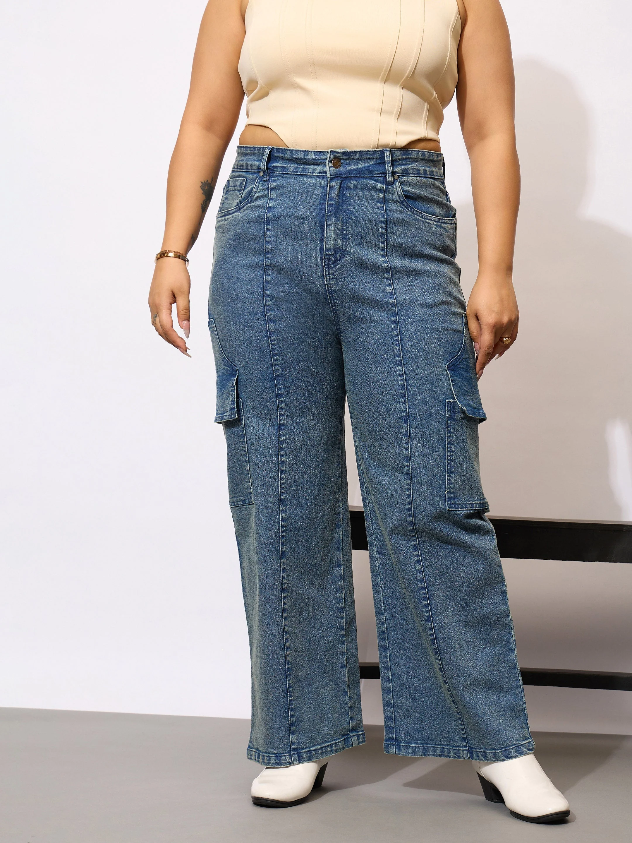 Women Blue Denim Acid Wash Flap Pocket Cargo Jeans - Image 2
