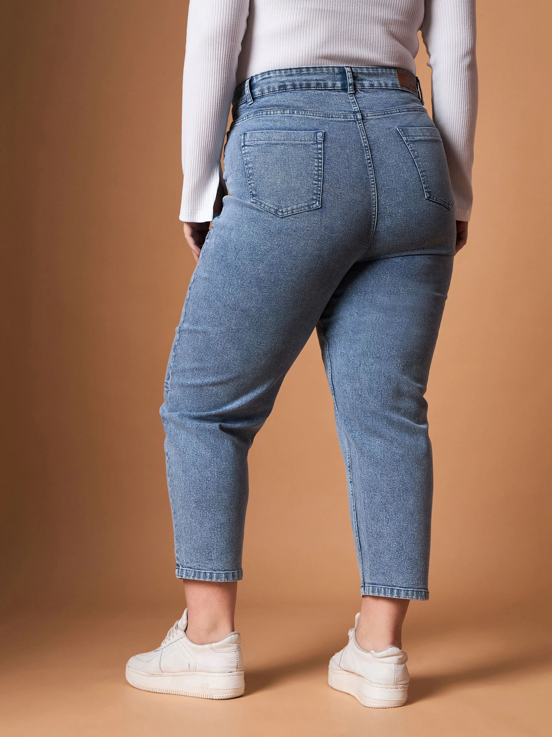 Women Blue Denim Balloon Fit Jeans - Image 5