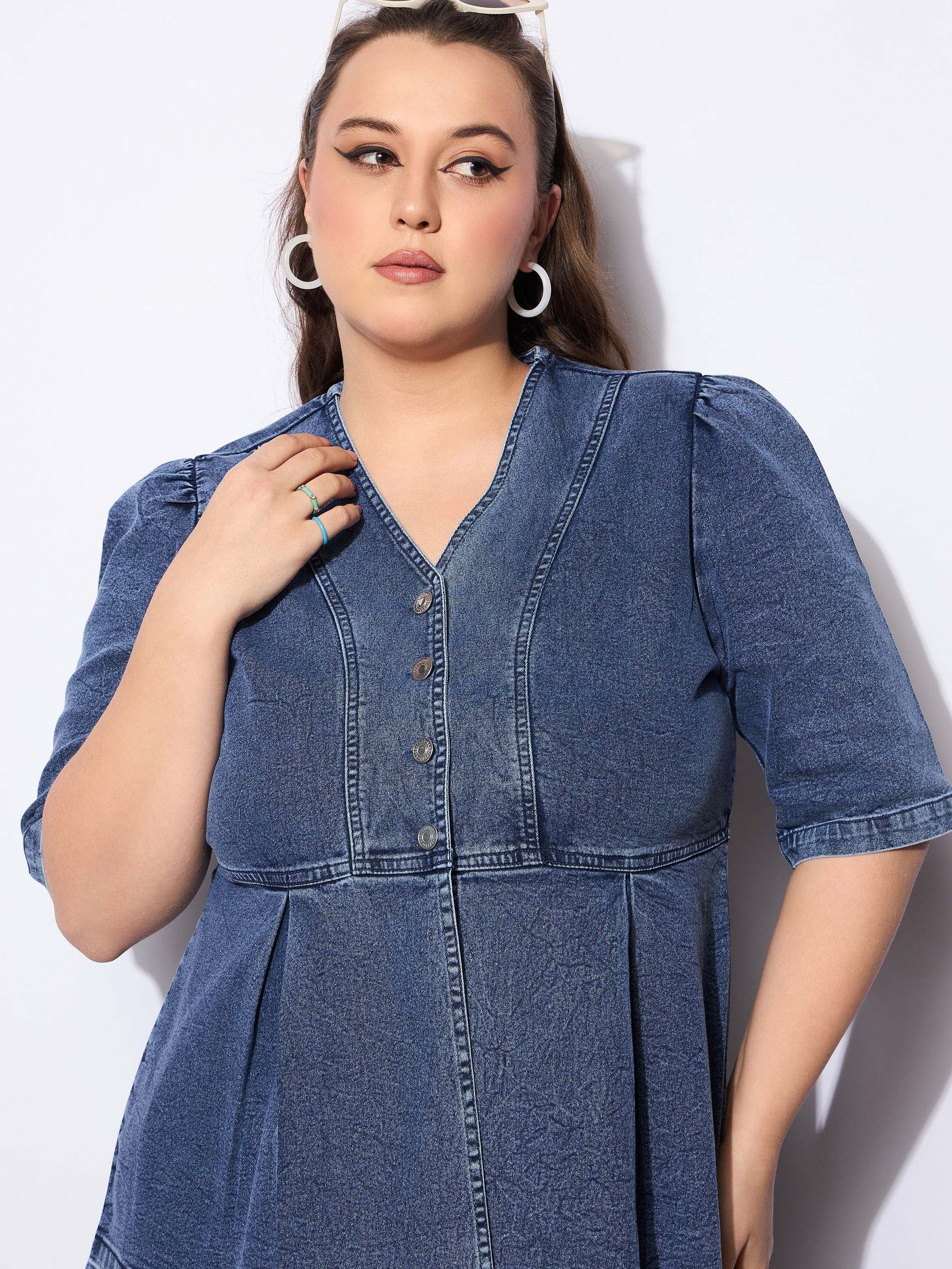 Women Blue Denim Metal Button Peplum Top With Jeans - Image 4