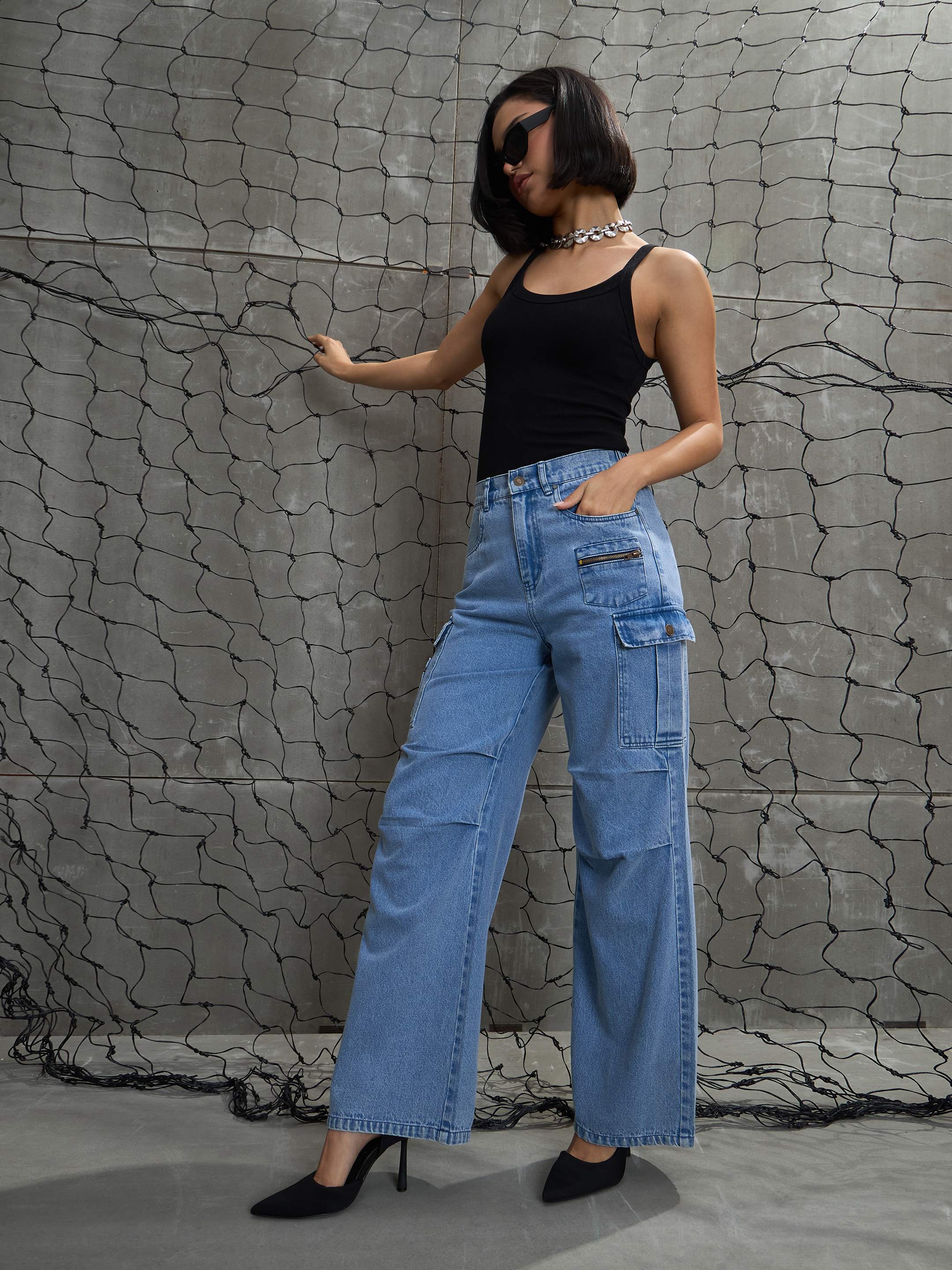 Women Blue Denim Pleated Knee Cargo Jeans - Image 2