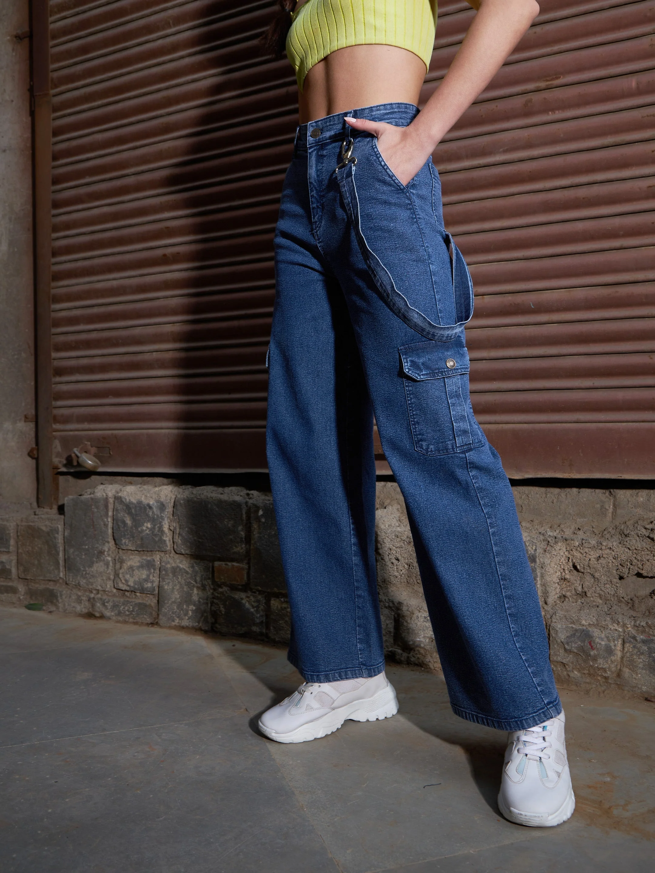 Women Blue Denim Side Patch Pockets Jeans - Image 3