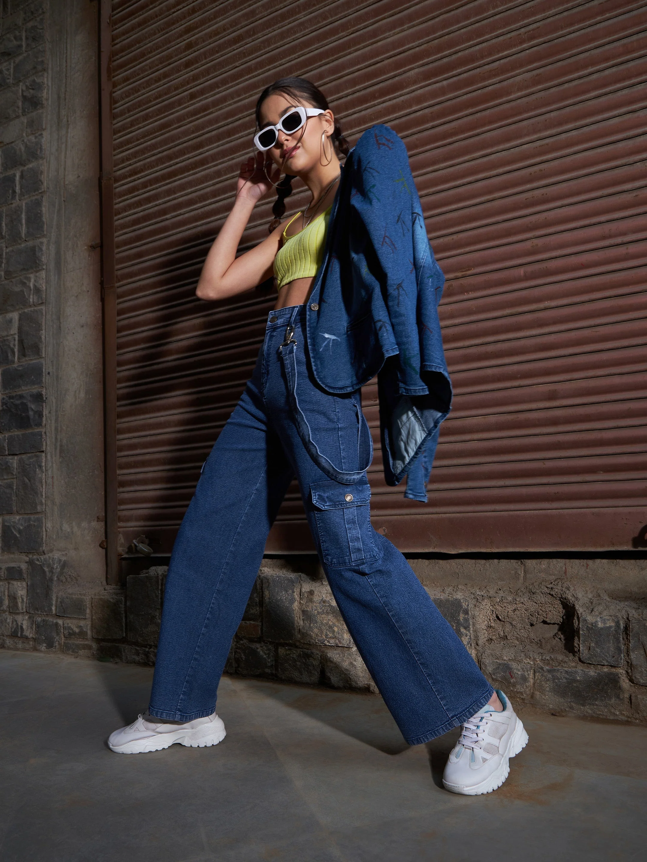 Women Blue Denim Side Patch Pockets Jeans - Image 5