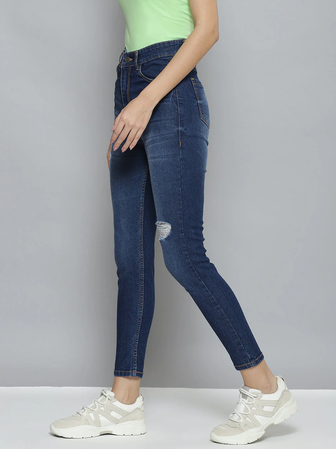 Women Blue Distressed Slit Jeans - Image 2