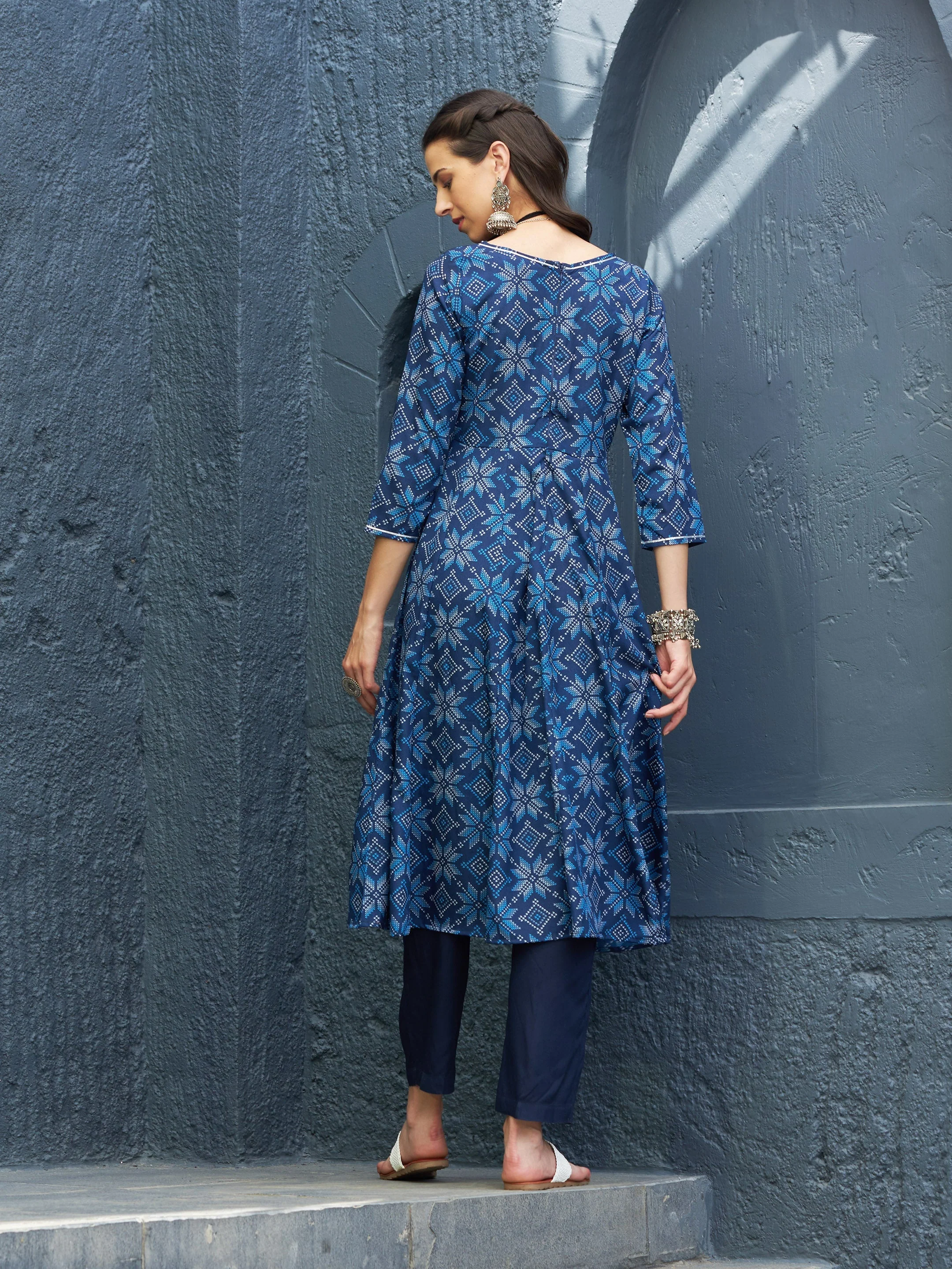 Women Blue Floral Anarkali Kurta - Image 5