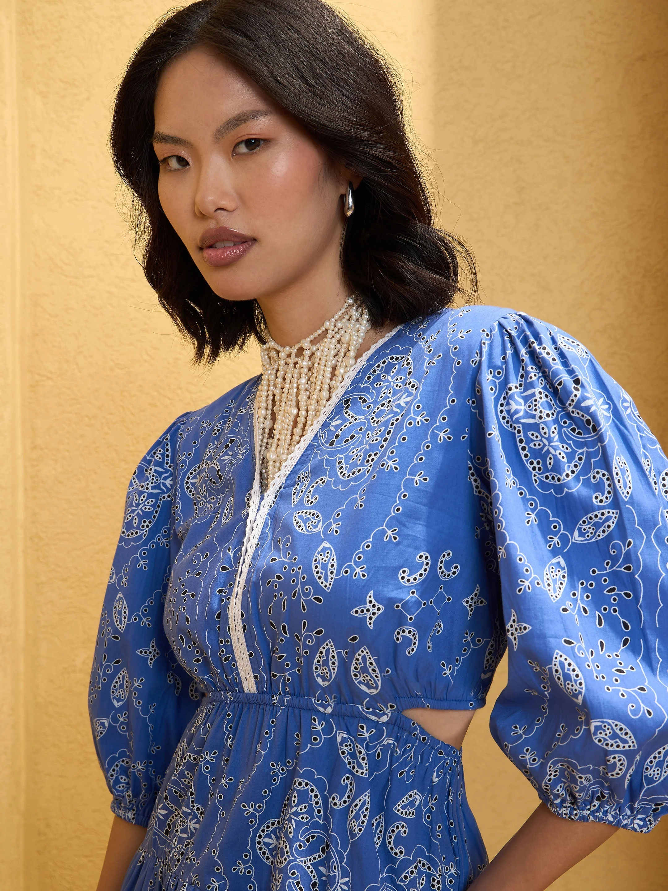 Women Blue Floral Side Cut Out Short Dress - Image 3