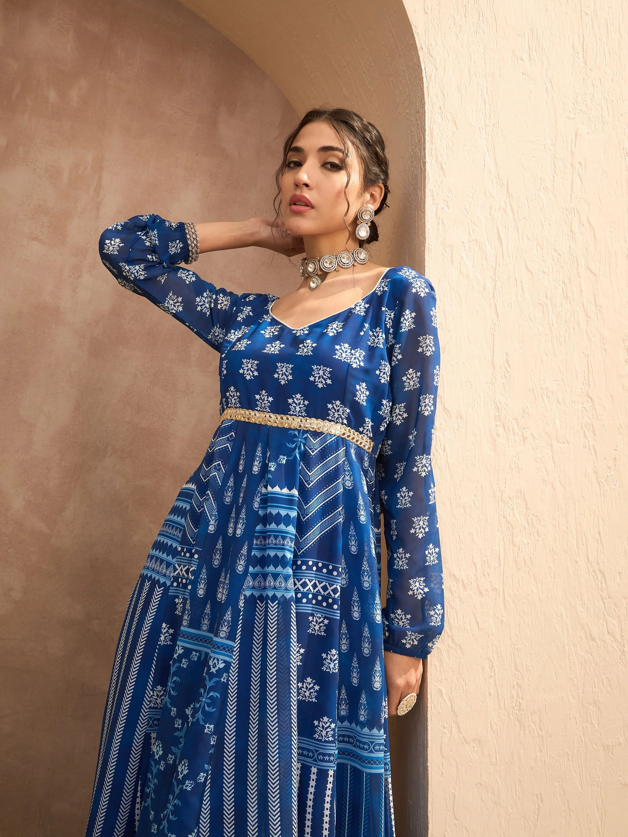 Women Blue Floral Sweetheart Neck Anarkali Kurta With Palazzos - Image 2