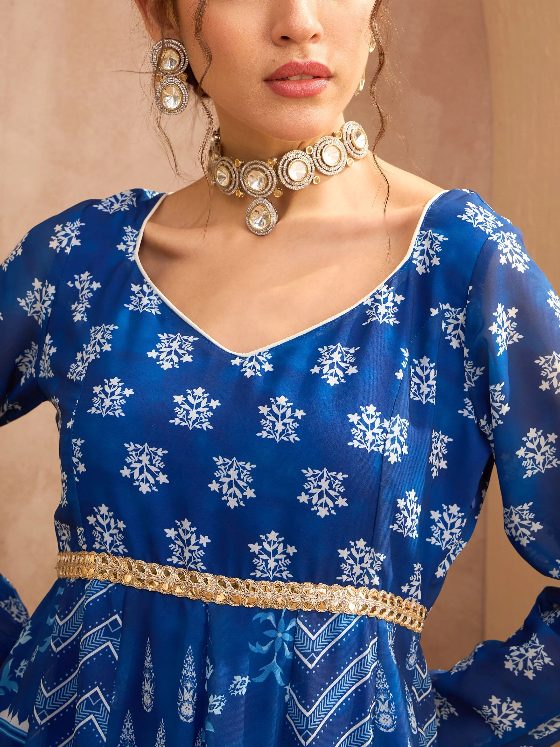 Women Blue Floral Sweetheart Neck Anarkali Kurta With Palazzos - Image 4
