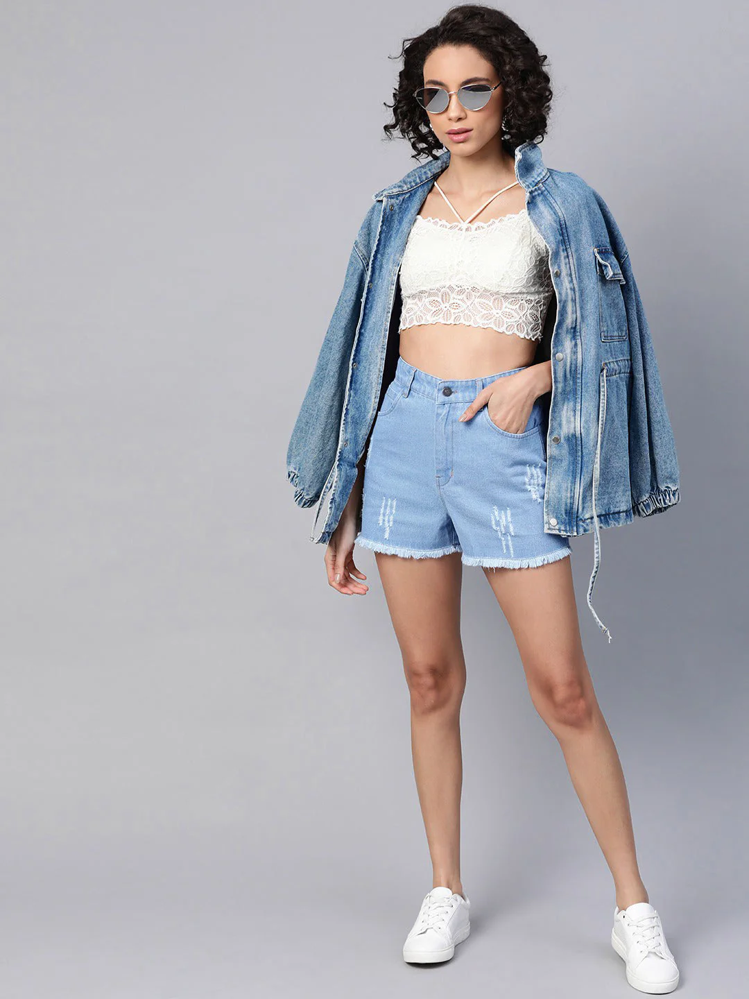 Women Blue Frayed Look Shorts - Image 4
