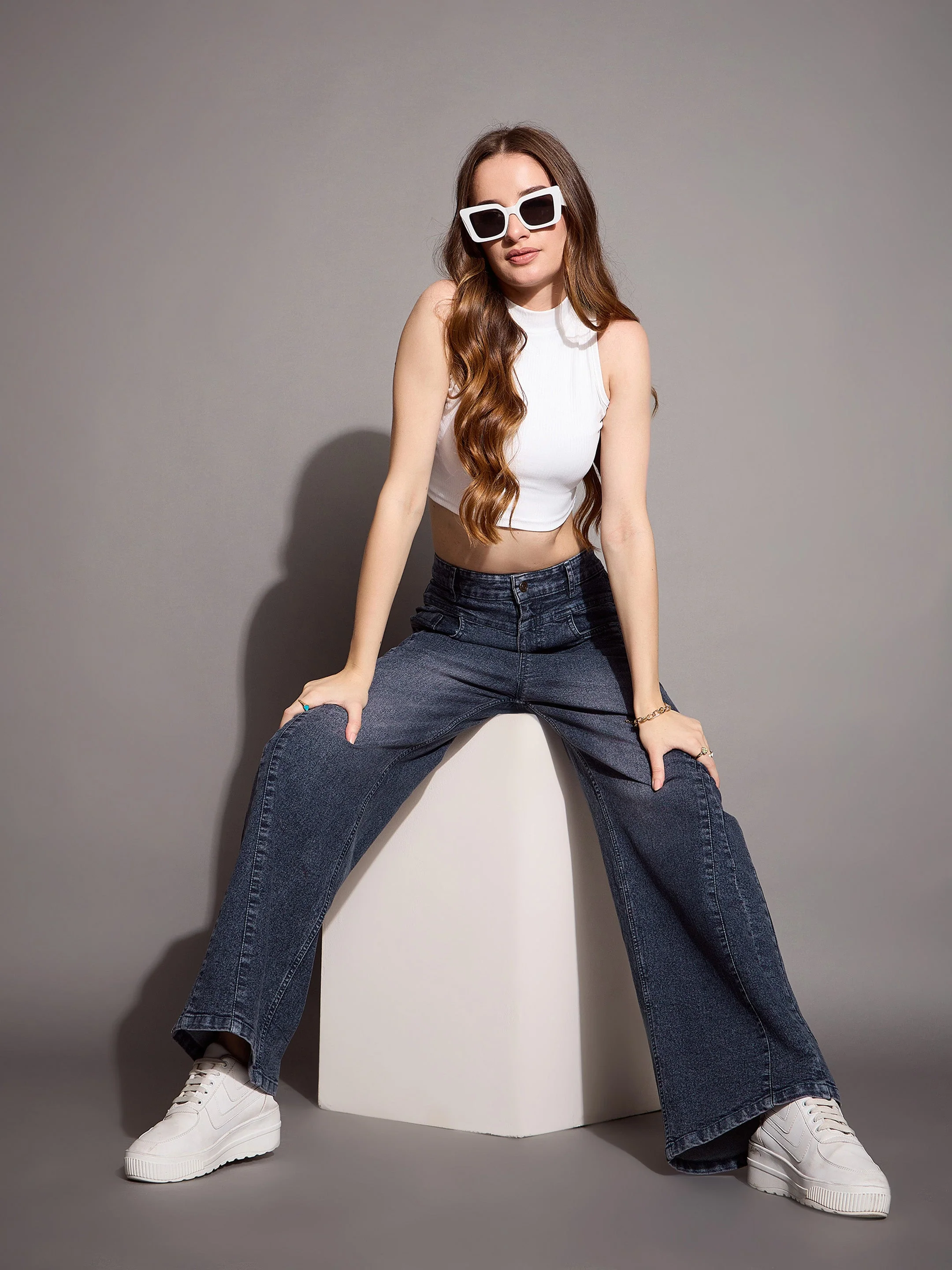 Women Blue Front Seam Straight Fit Jeans - Image 6