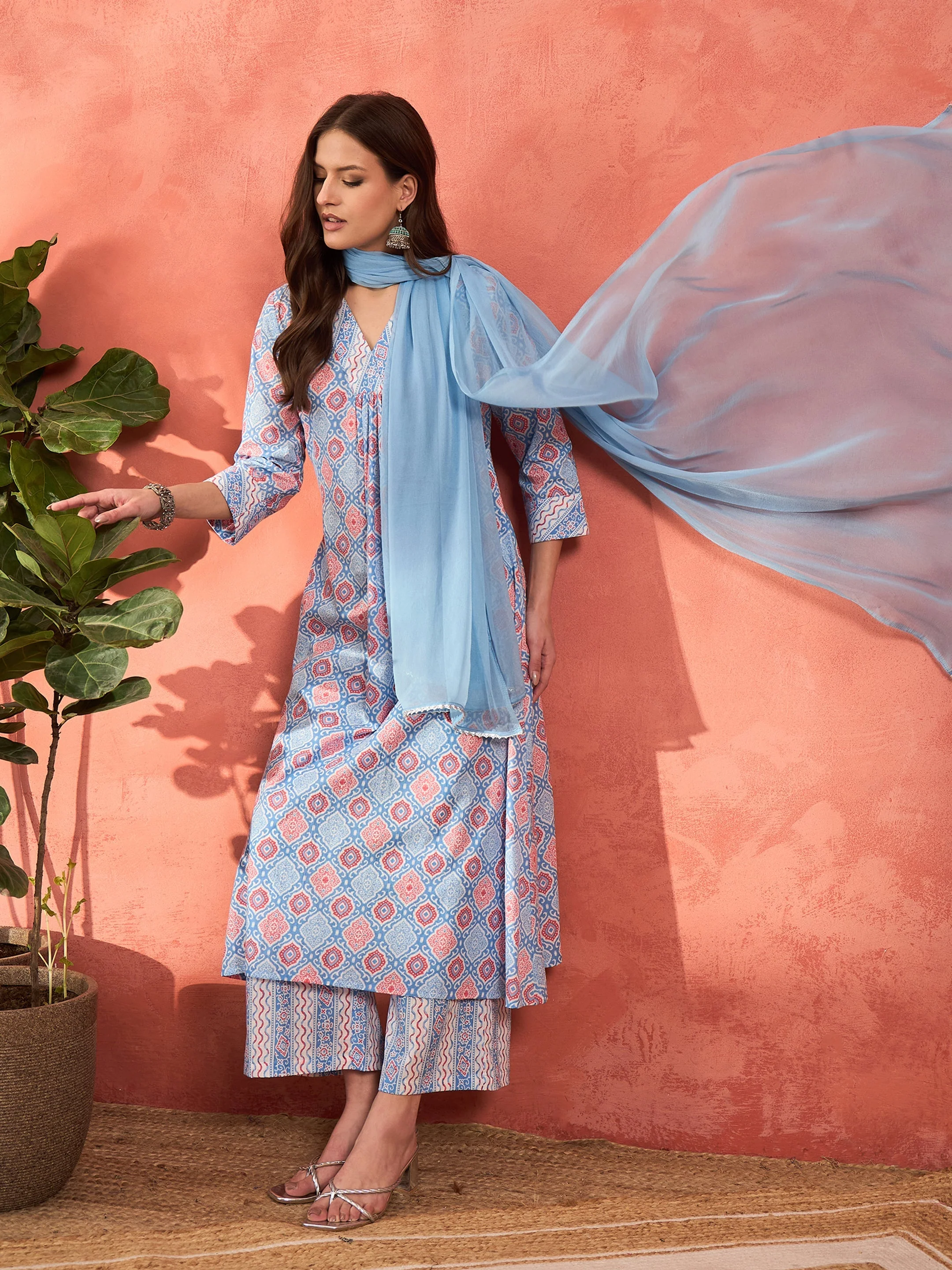 Women Blue Geometric Print V Neck Kurta With Pencil Pants & Dupatta - Image 2