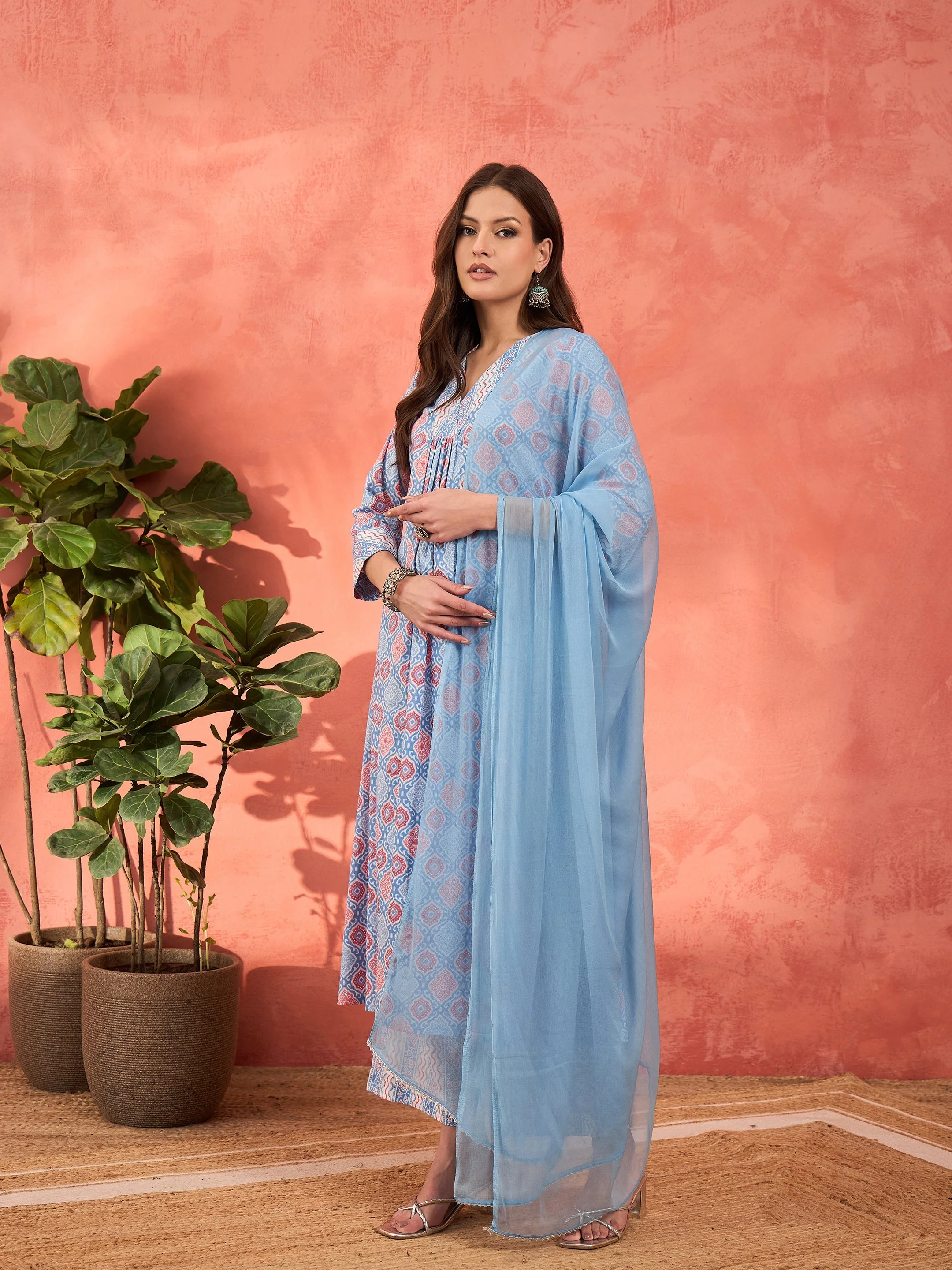Women Blue Geometric Print V Neck Kurta With Pencil Pants & Dupatta - Image 3