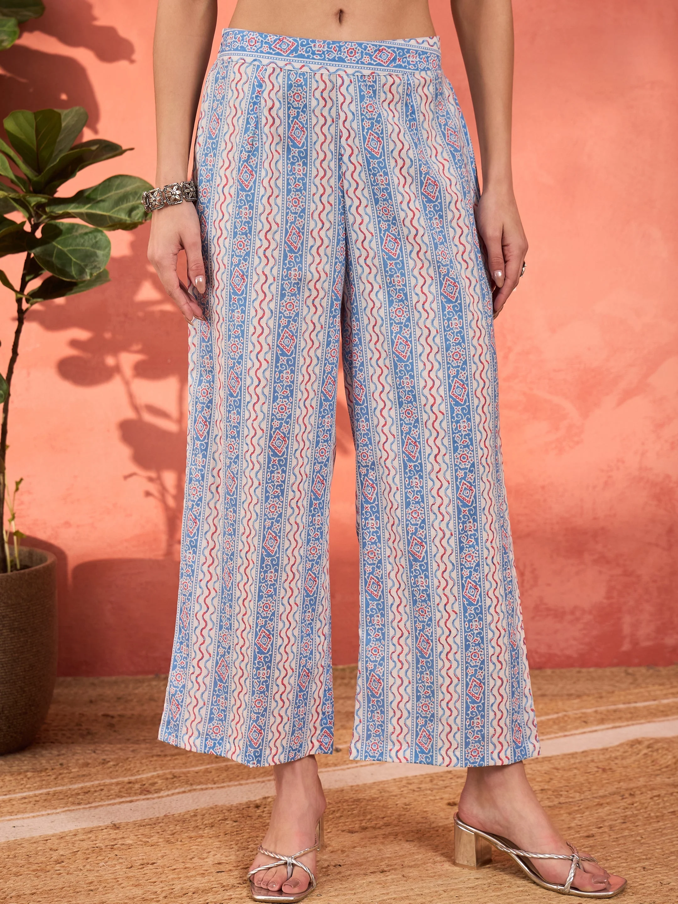Women Blue Geometric Print V Neck Kurta With Pencil Pants & Dupatta - Image 5