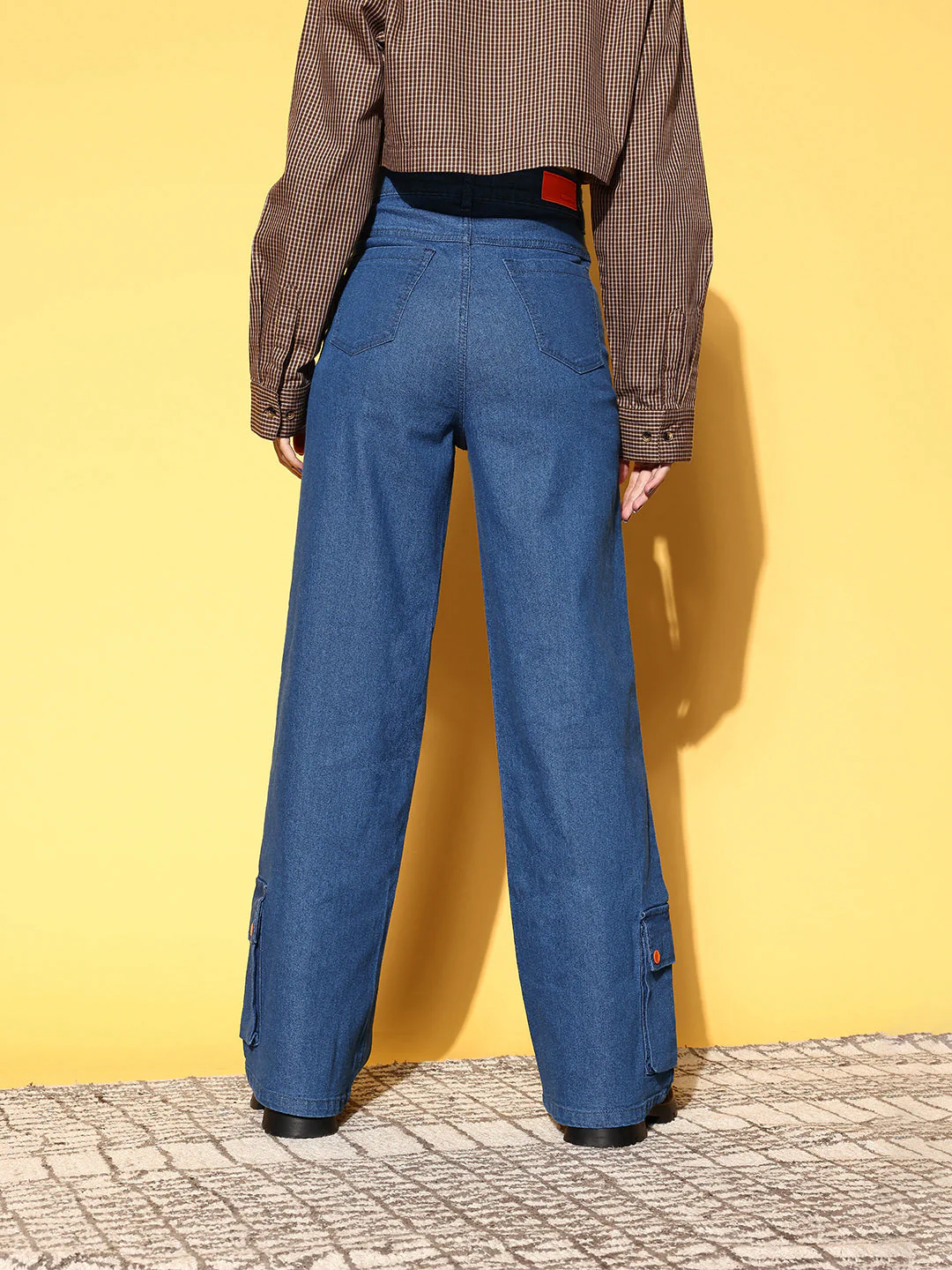 Women Blue Hem Pocket Stretch Straight Jeans - Image 2