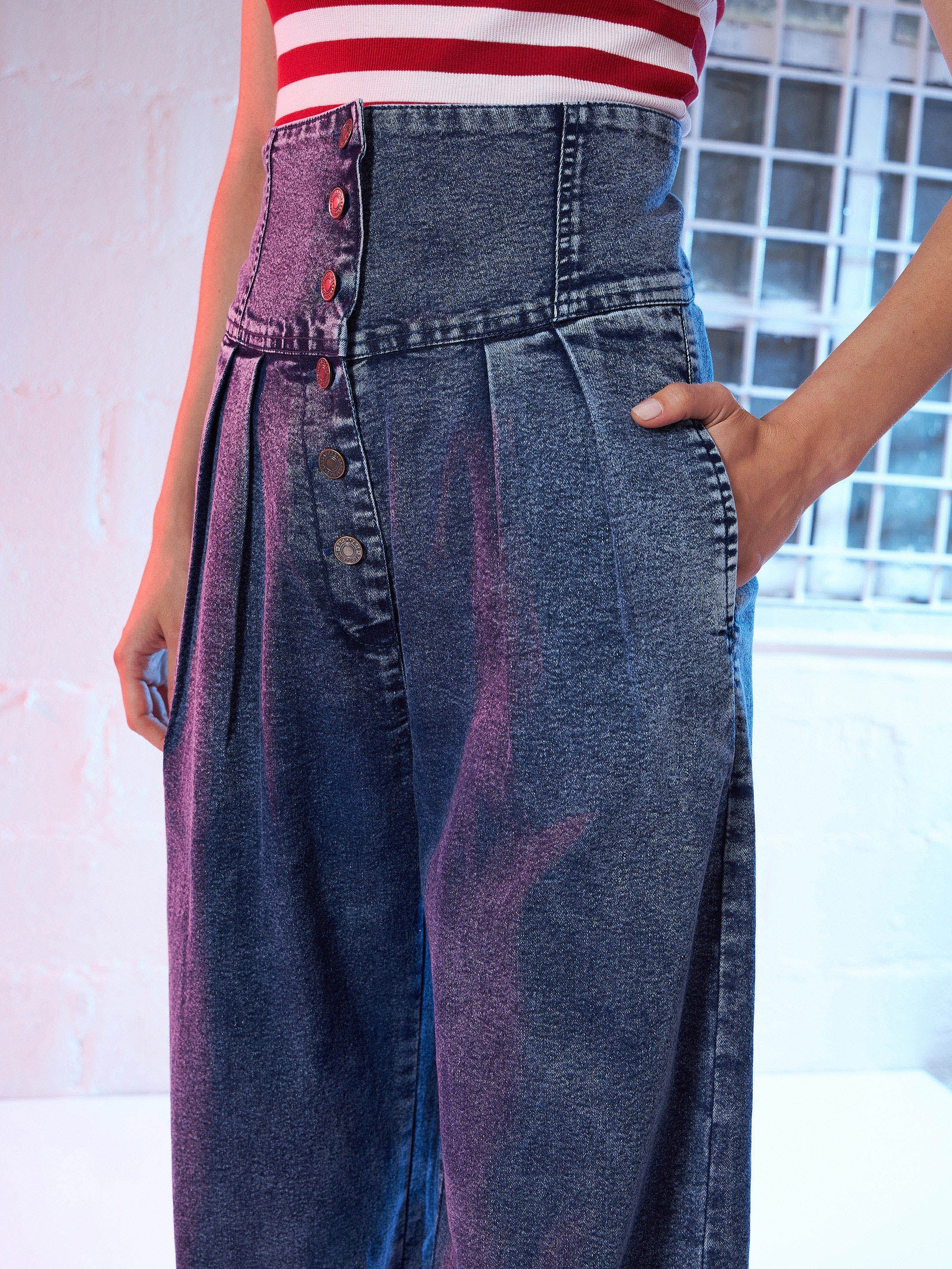 Women Blue High Waisted Staright Fit Jeans - Image 4