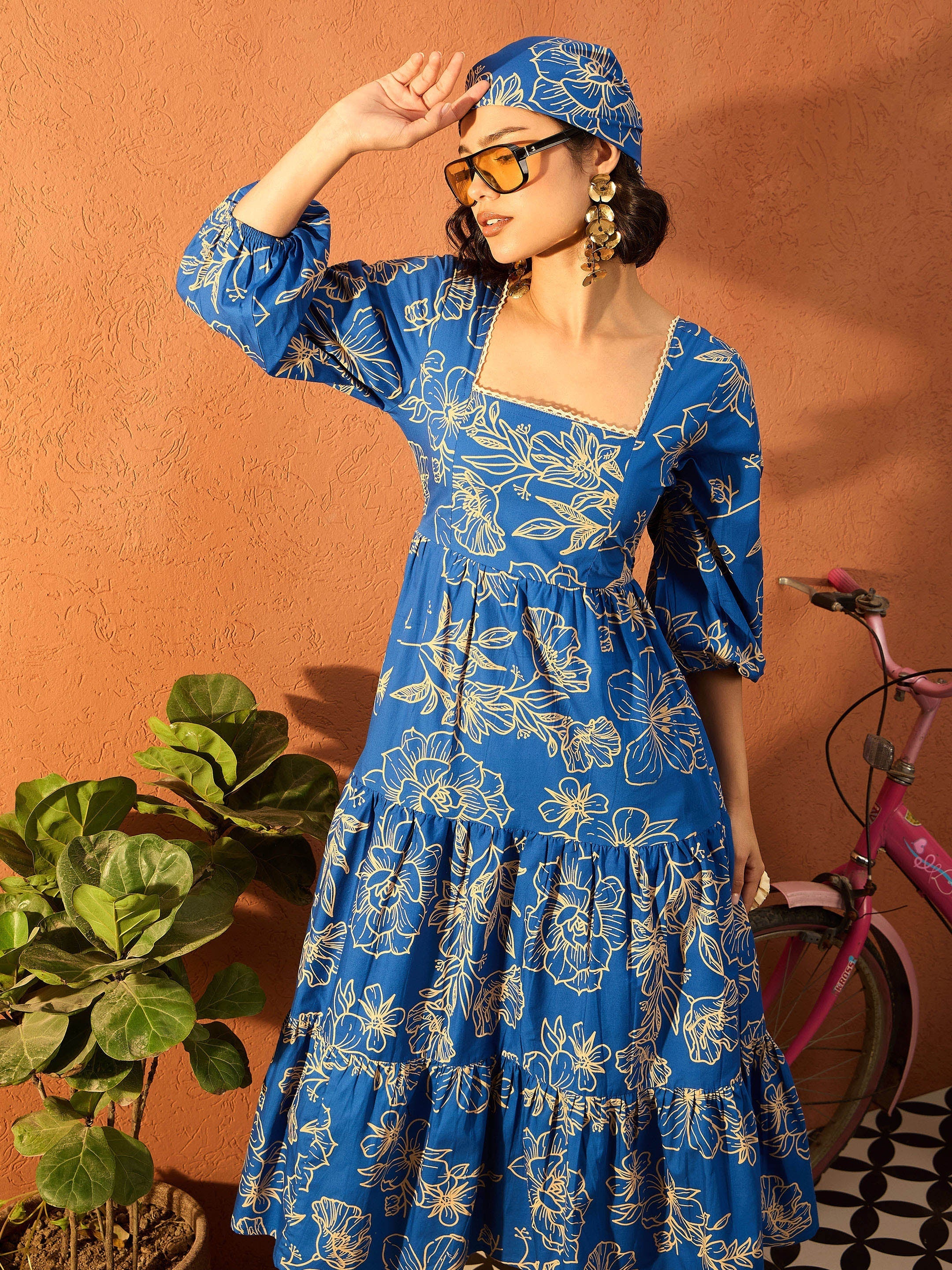Women Blue & Off White Floral Back Tie Knot Midi Dress - Image 4